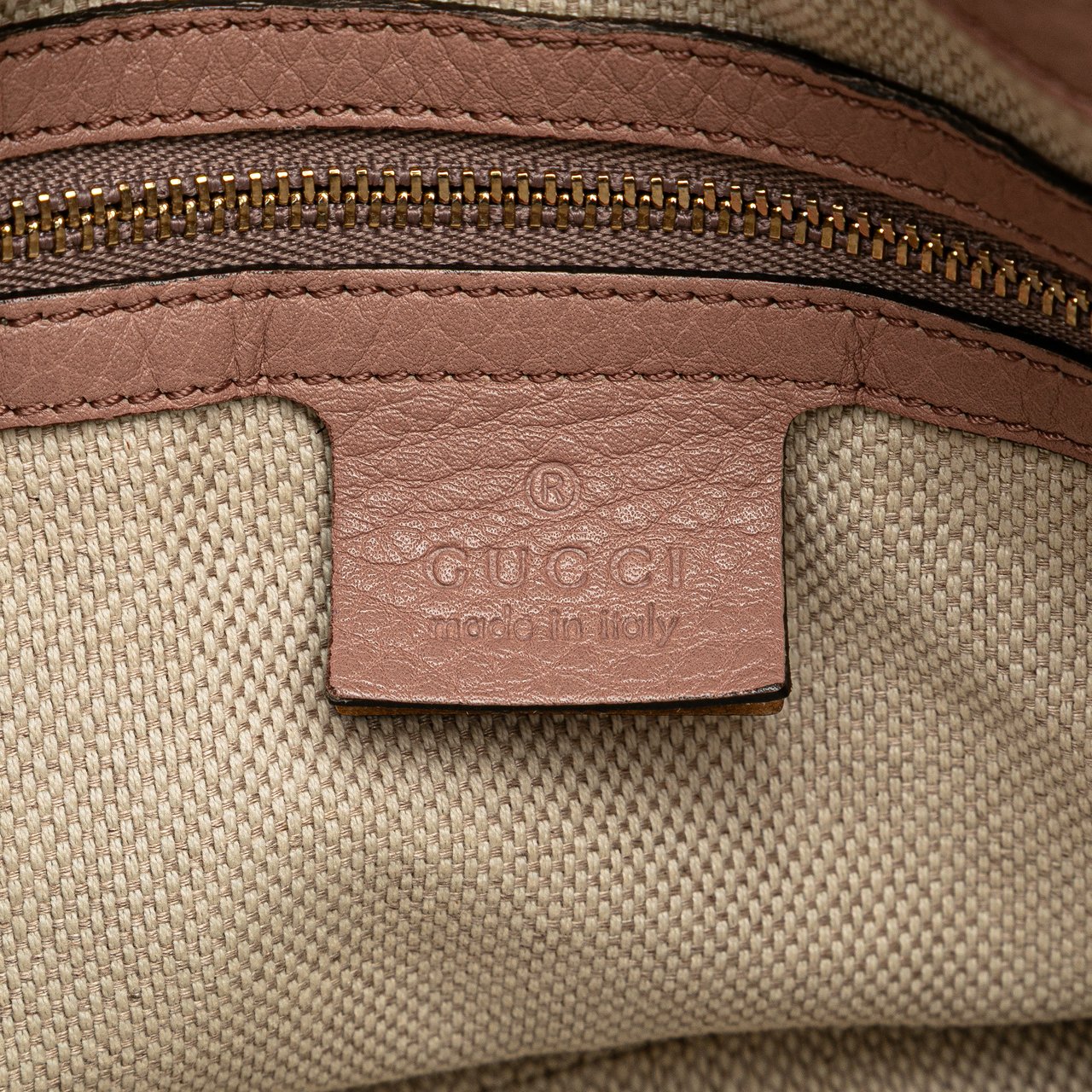 Gucci Medium Leather Soho Chain Tote Roze
