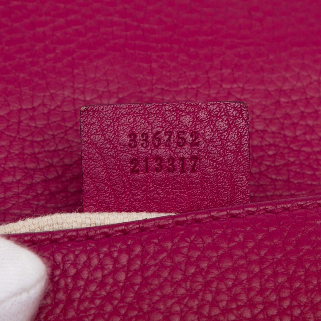 Gucci Medium Leather Soho Chain Flap Crossbody Roze
