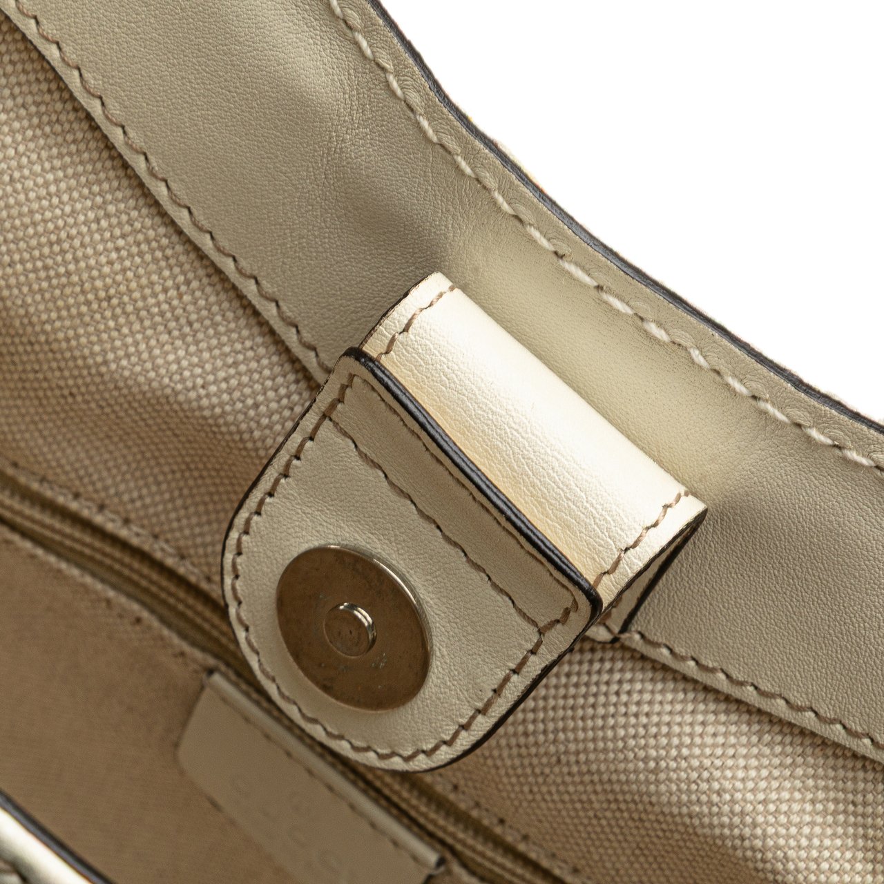 Gucci Medium Diamante Raffia Sukey Tote Wit