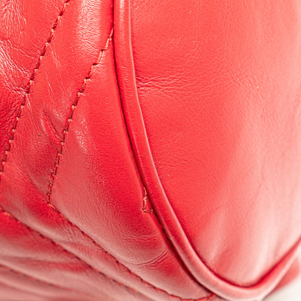 Gucci GG Marmont Round Matelasse Leather Backpack Rood