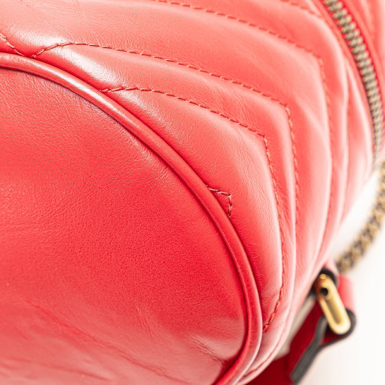 Gucci GG Marmont Round Matelasse Leather Backpack Rood