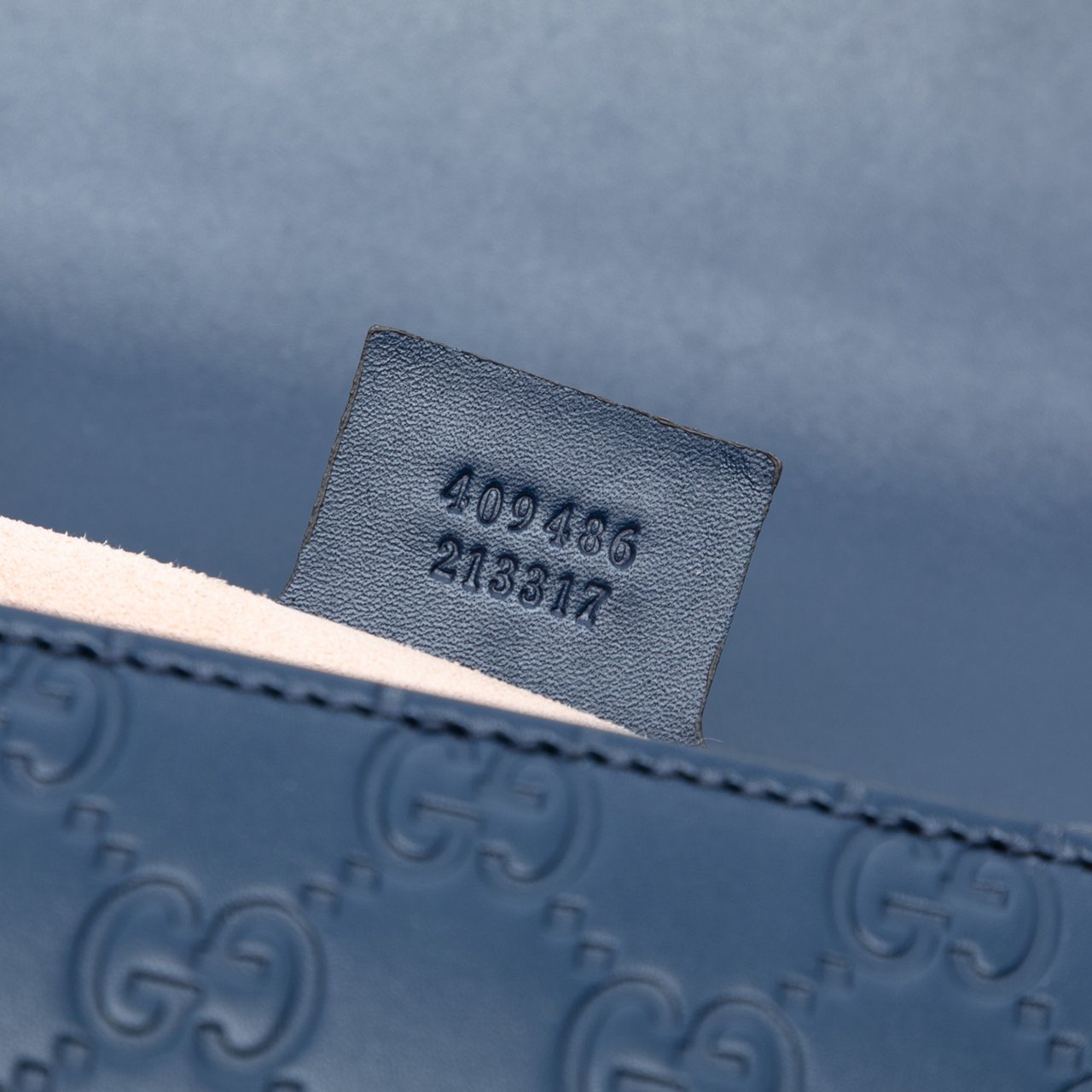 Gucci Medium Guccissima Padlock Shoulder Bag Blauw