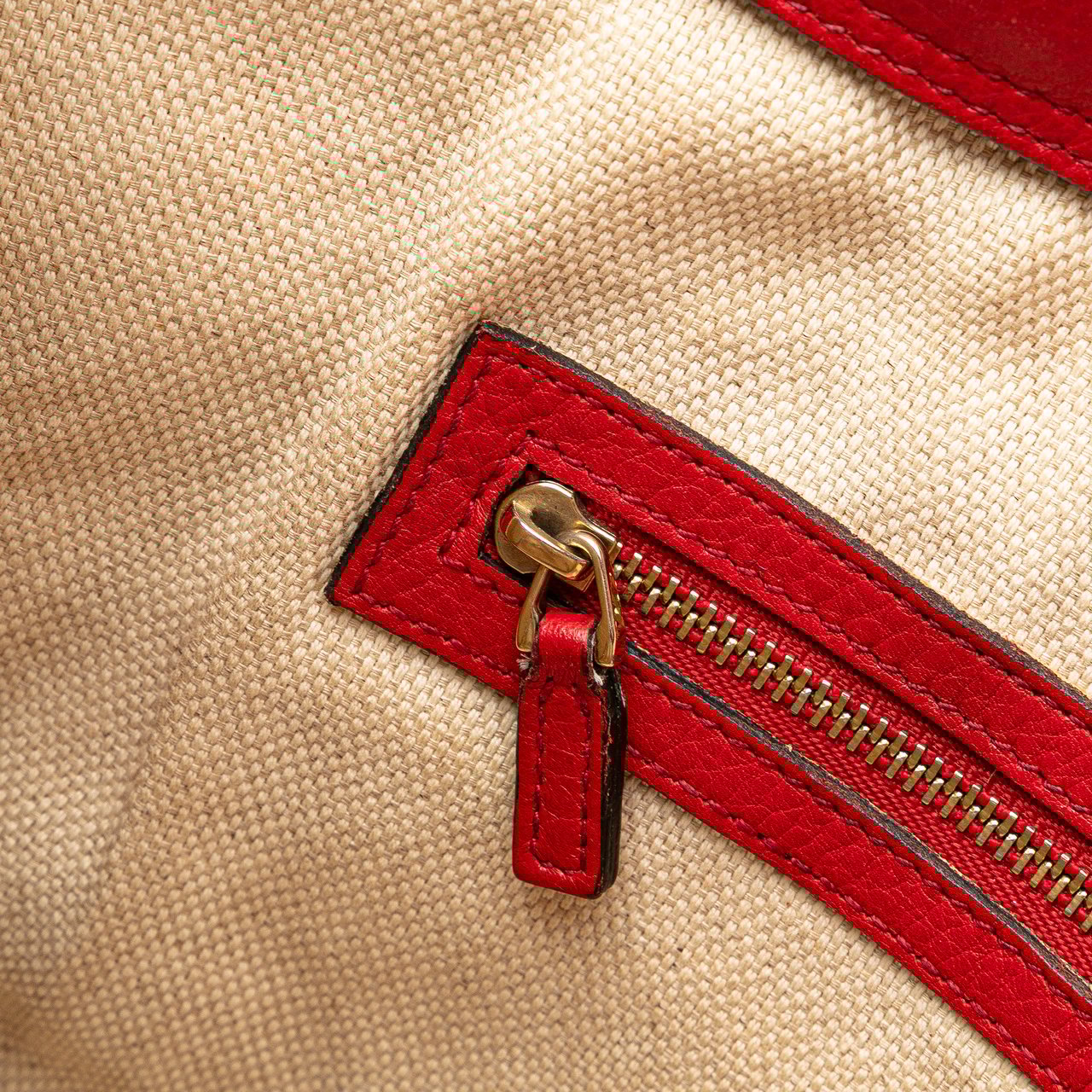 Gucci Small Leather Soho Cellarius Satchel Rood