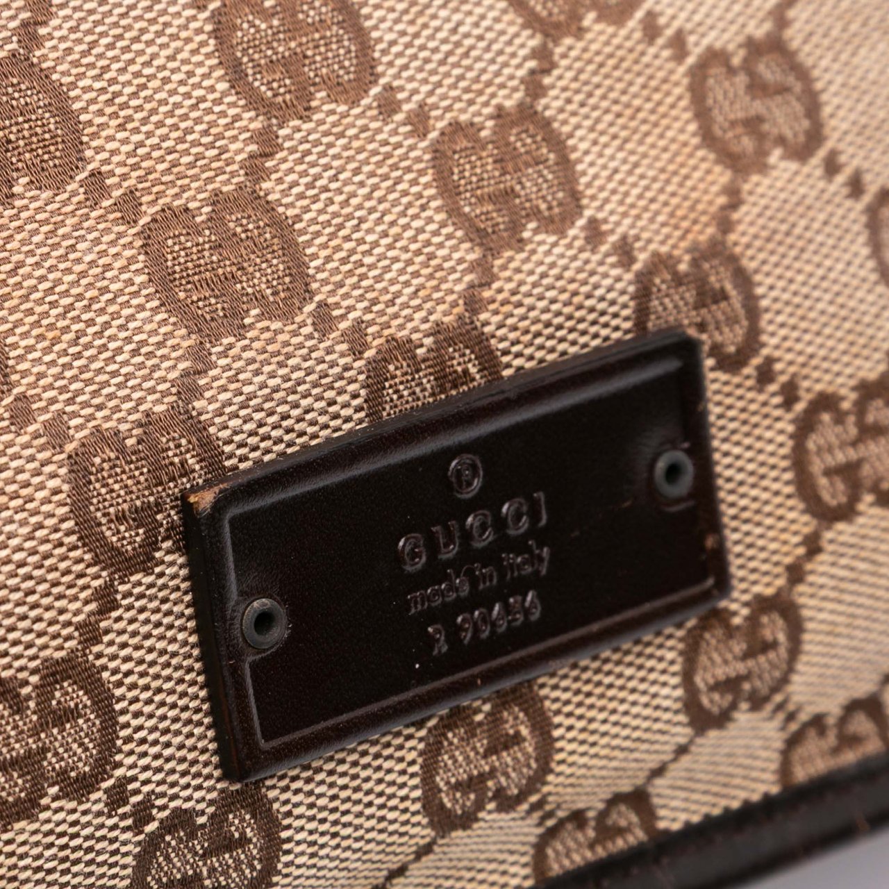 Gucci GG Canvas Messenger Bag Bruin