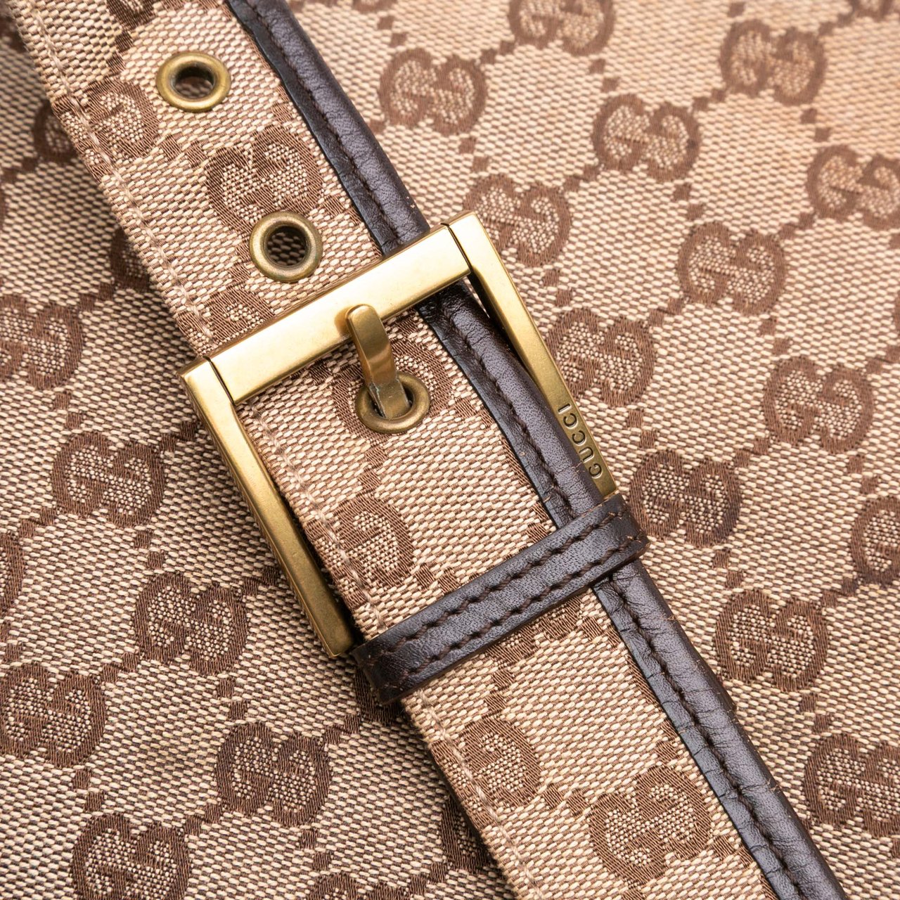 Gucci GG Canvas Messenger Bag Bruin
