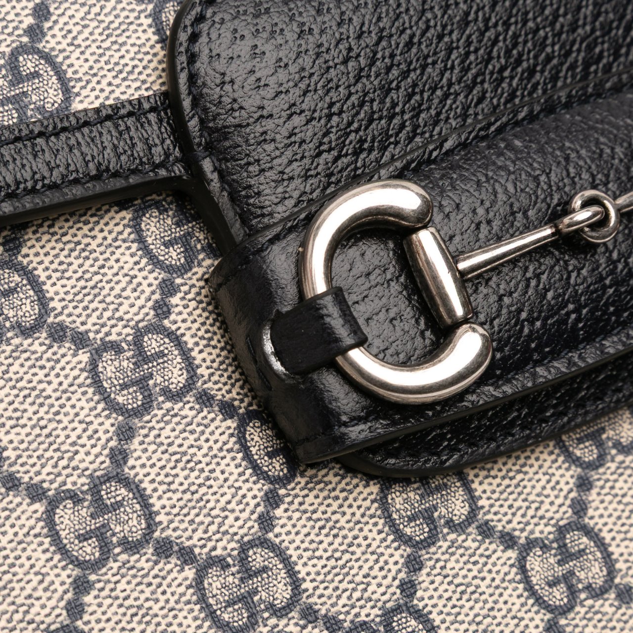 Gucci Medium GG Supreme Horsebit 1955 Shoulder Bag Bruin