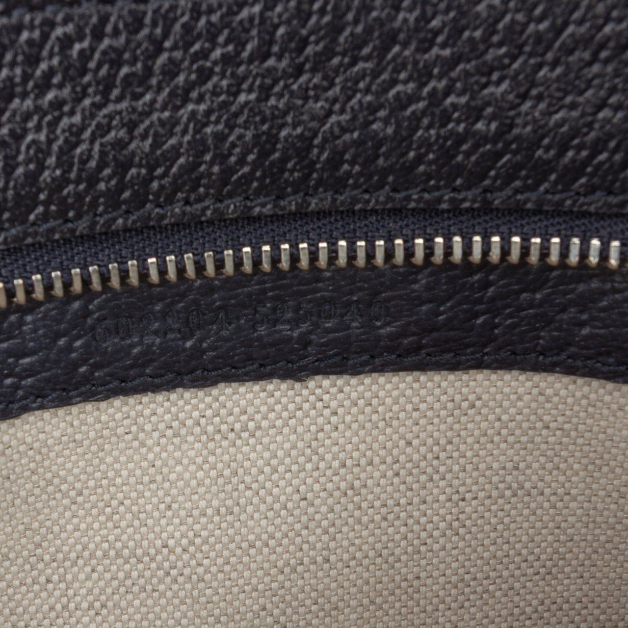 Gucci Medium GG Supreme Horsebit 1955 Shoulder Bag Bruin