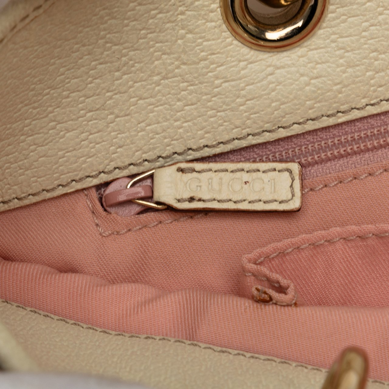 Gucci GG Canvas Eclipse Shoulder Bag Roze
