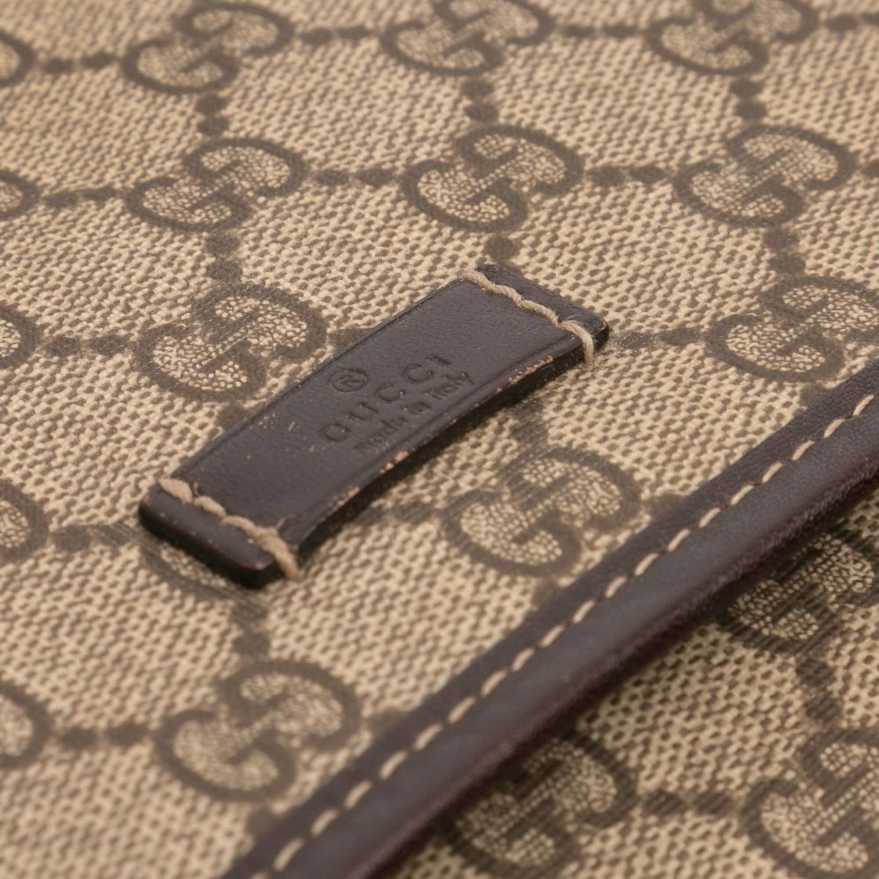 Gucci GG Supreme Crossbody Bruin