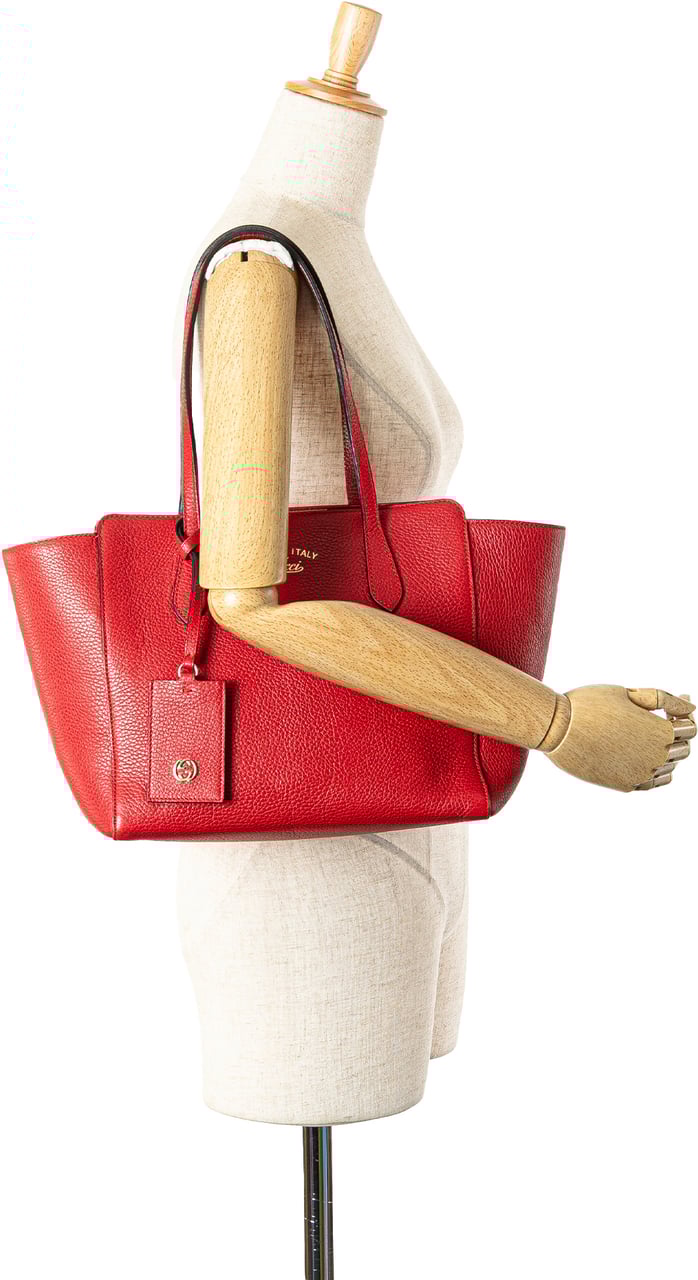 Gucci Medium Leather Swing Tote Rood