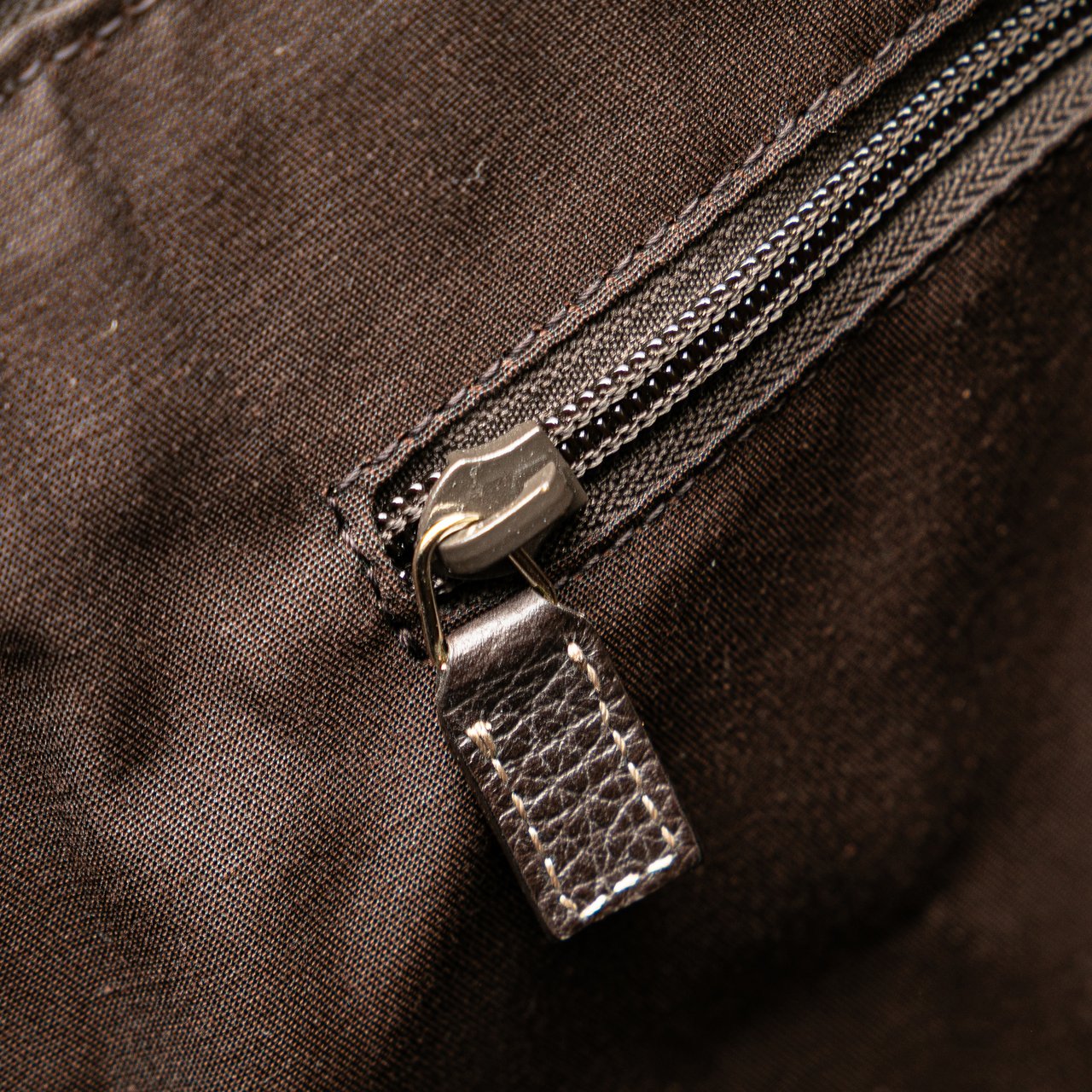 Gucci XL GG Crystal Travel Bag Bruin