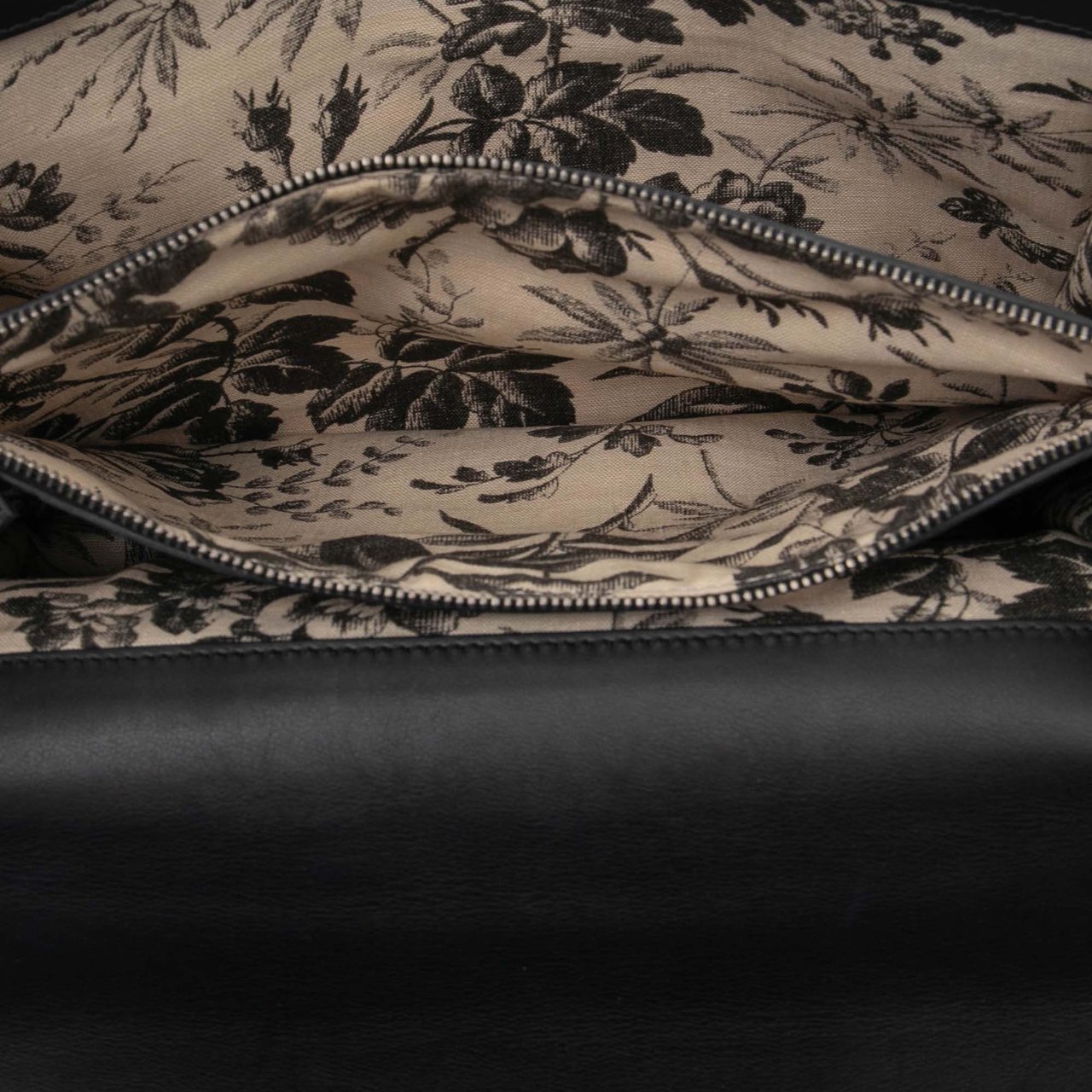 Gucci Medium Leather Dionysus Shoulder Bag Zwart