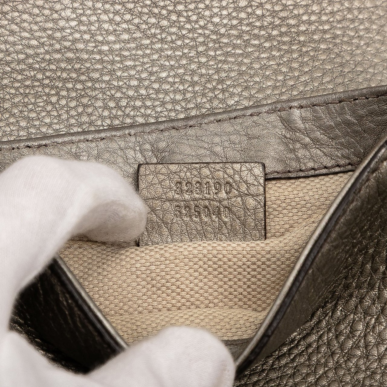 Gucci Small Metallic Leather Soho Chain Flap Crossbody Goud