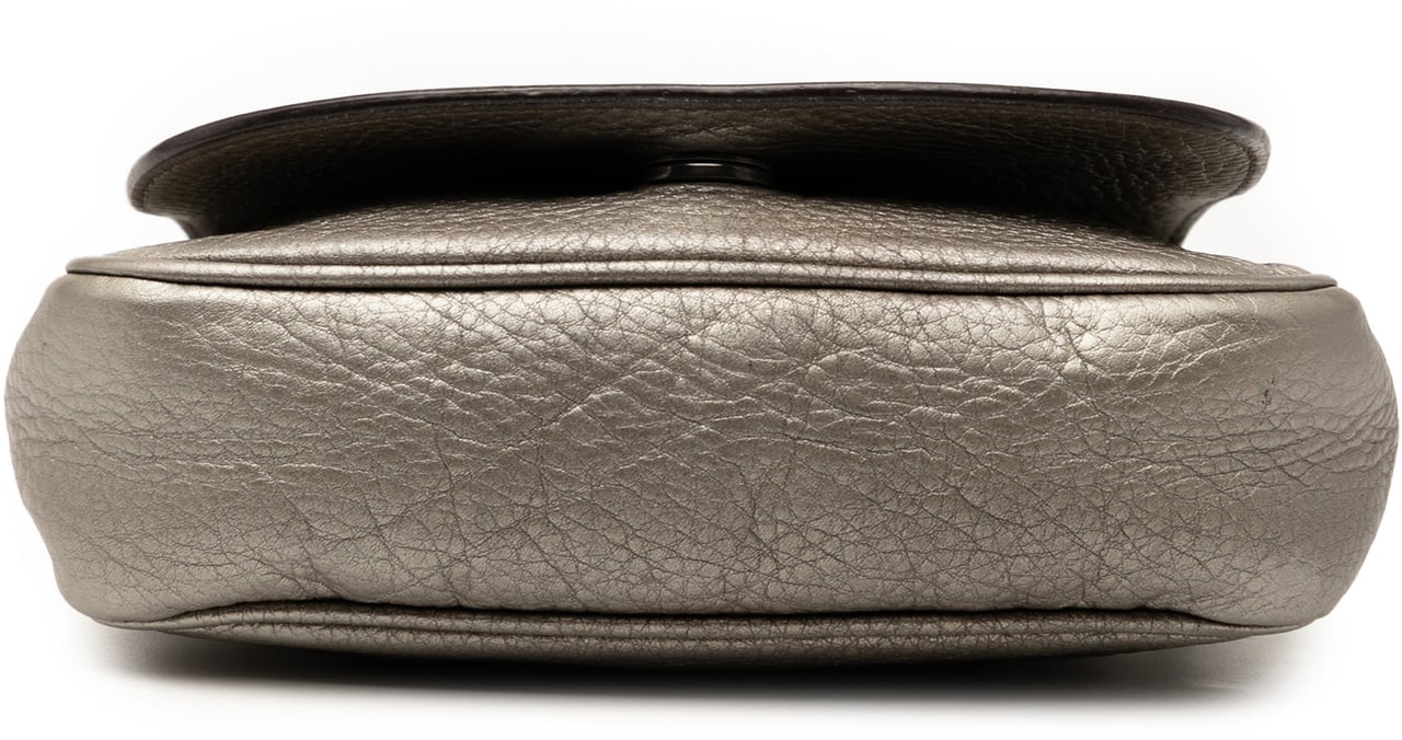 Gucci Small Metallic Leather Soho Chain Flap Crossbody Goud