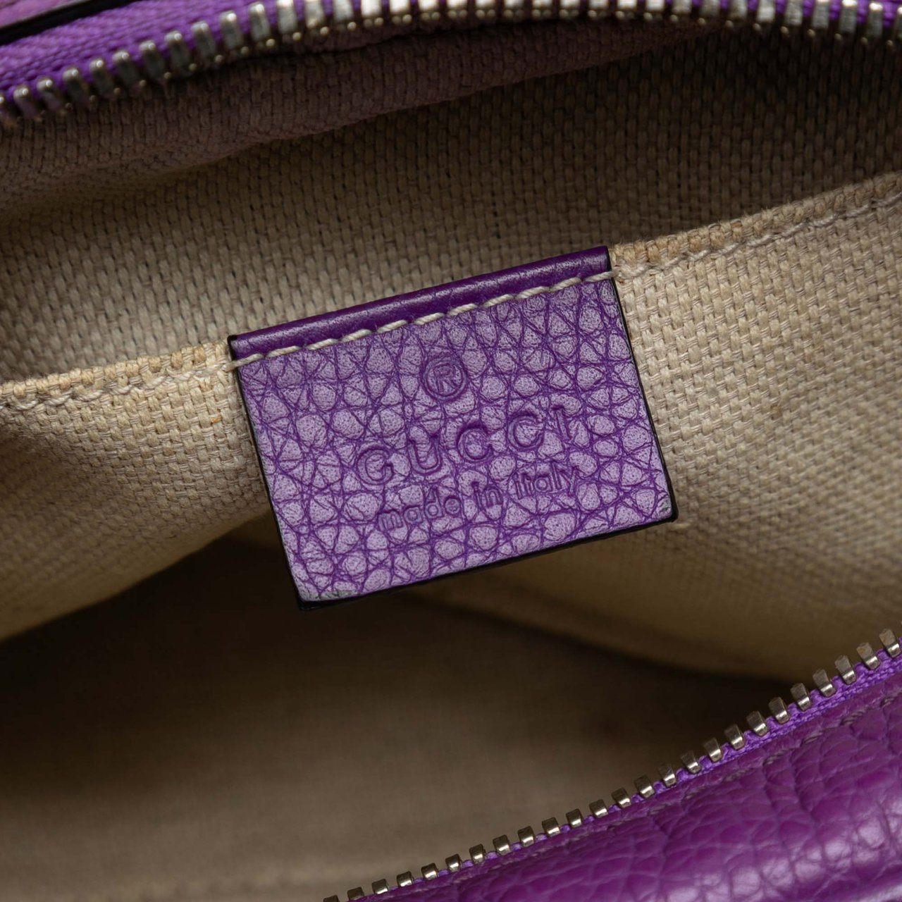 Gucci Metallic Leather Soho Disco Crossbody Paars