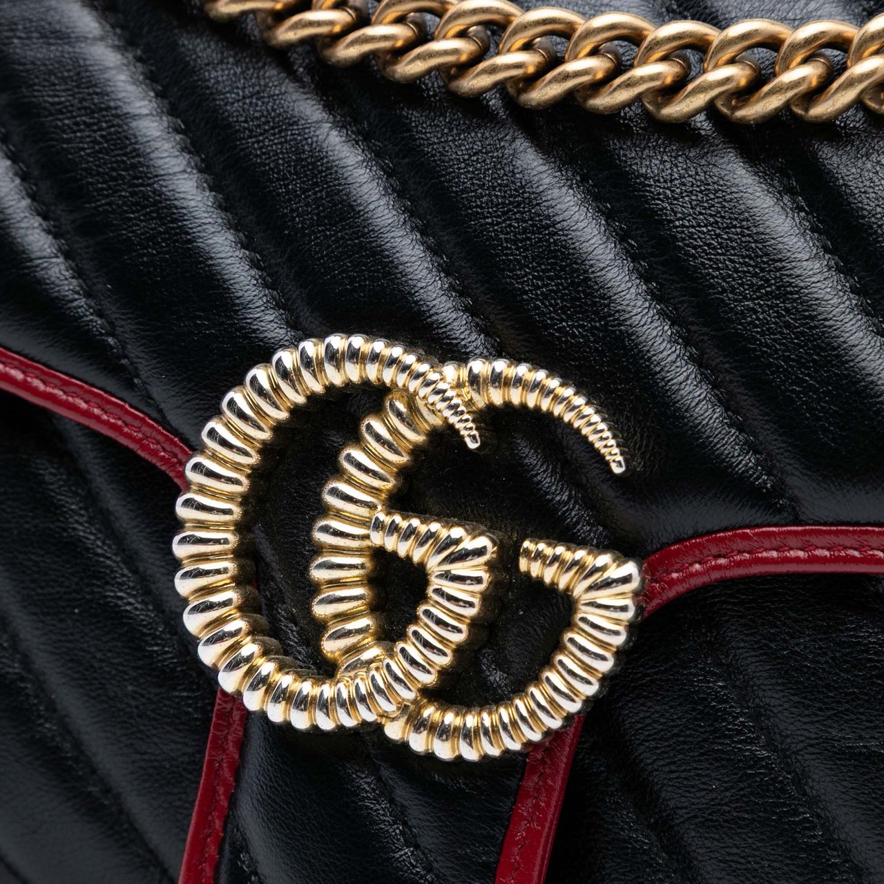 Gucci Medium GG Marmont Matelasse Diagonal Leather Torchon Shoulder Bag Zwart