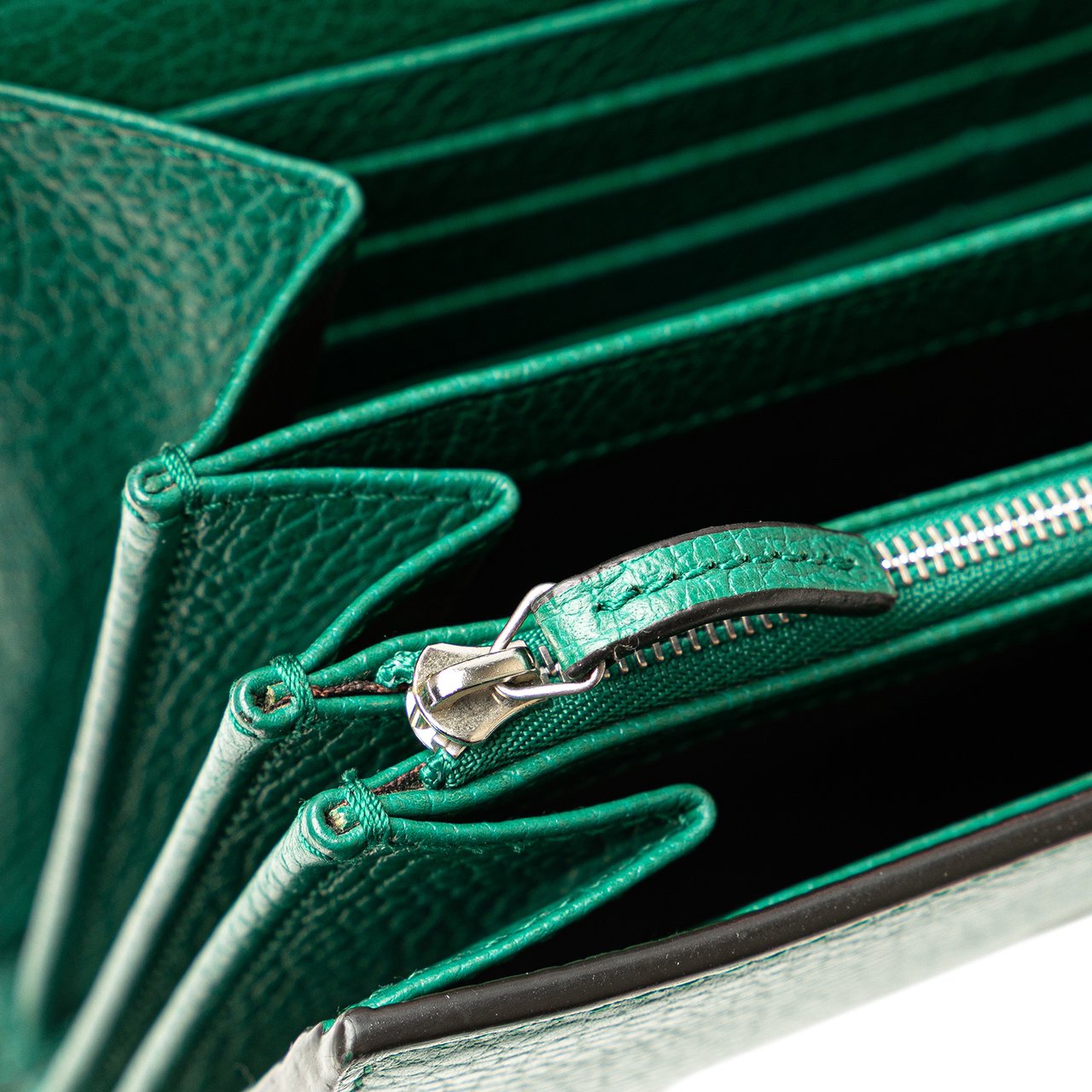 Gucci Mini Leather Dionysus Wallet on Chain Groen