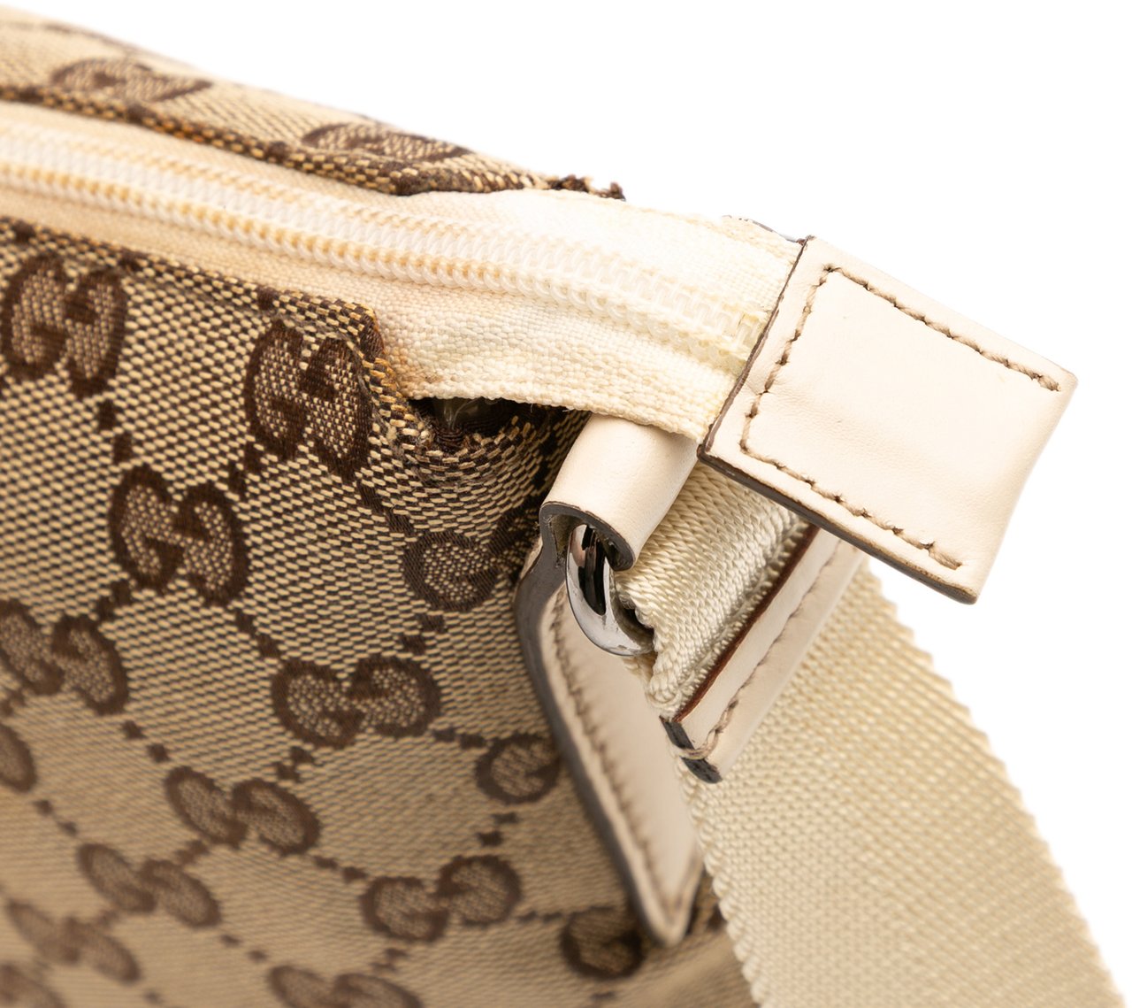 Gucci GG Canvas Crossbody Bruin
