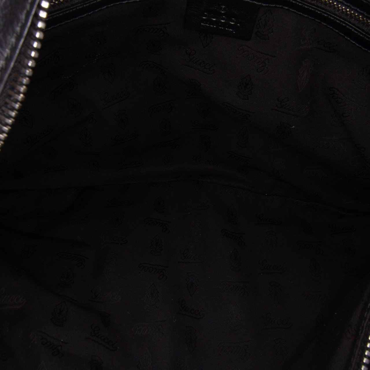 Gucci Studded Calfskin Shoulder Bag Zwart