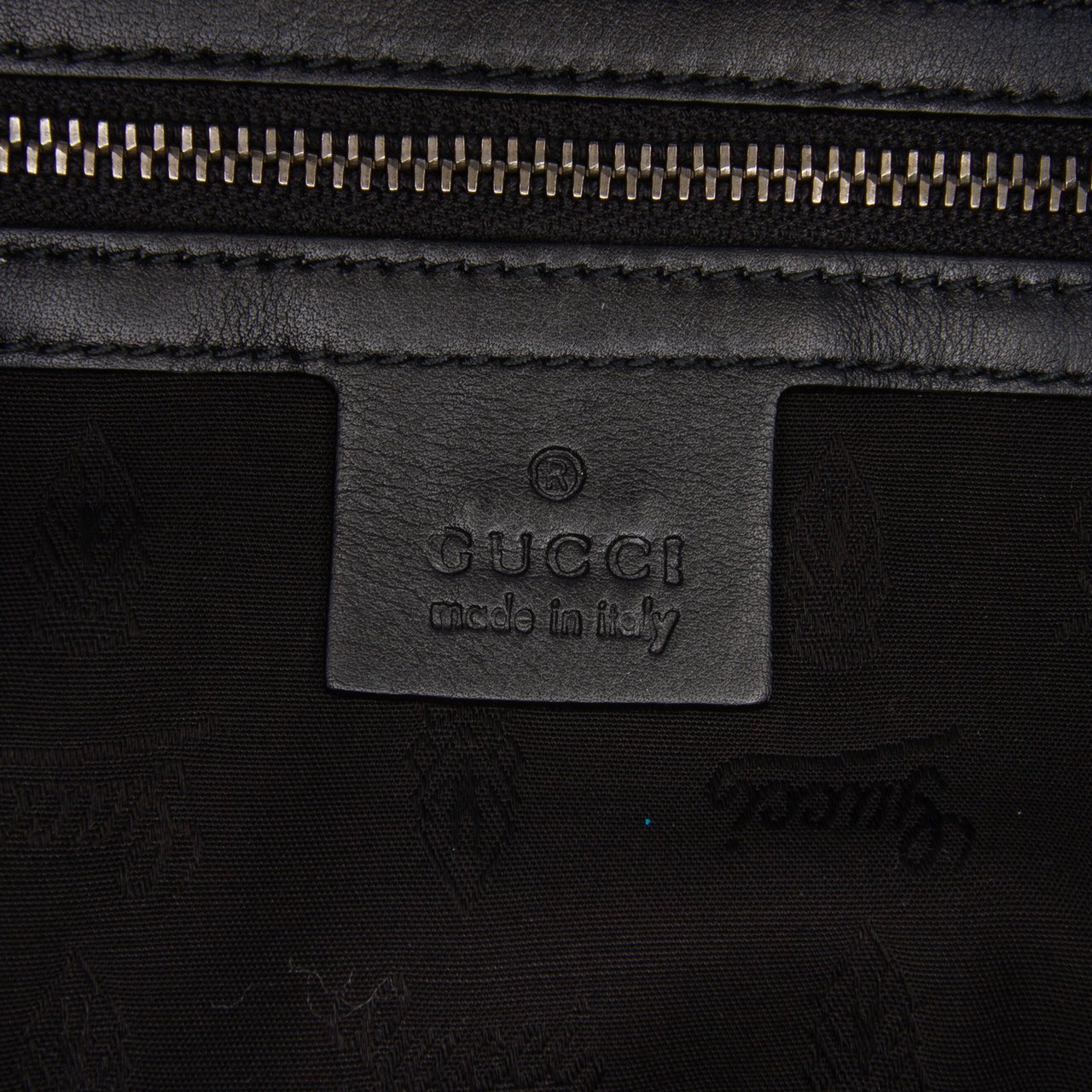 Gucci Studded Calfskin Shoulder Bag Zwart