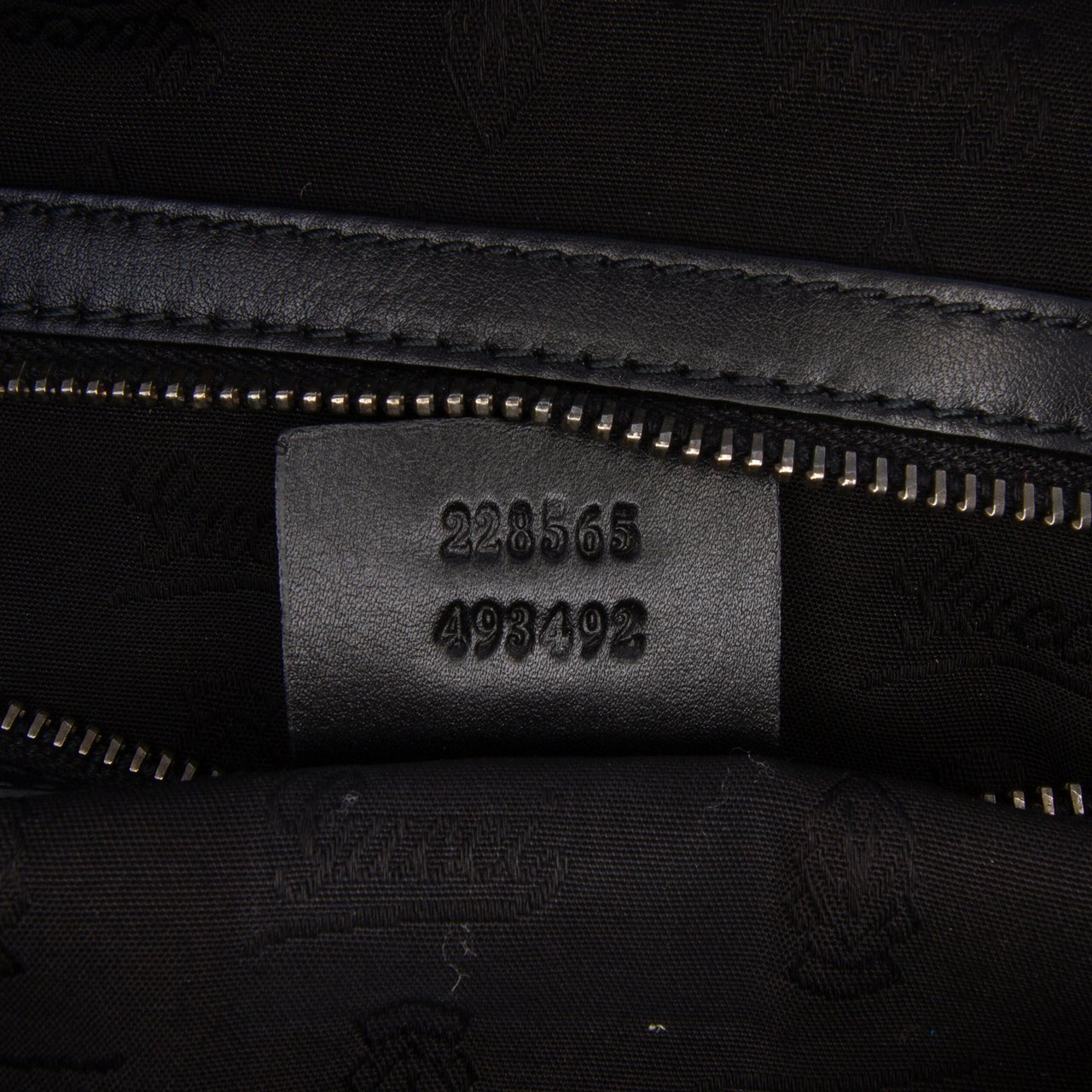 Gucci Studded Calfskin Shoulder Bag Zwart