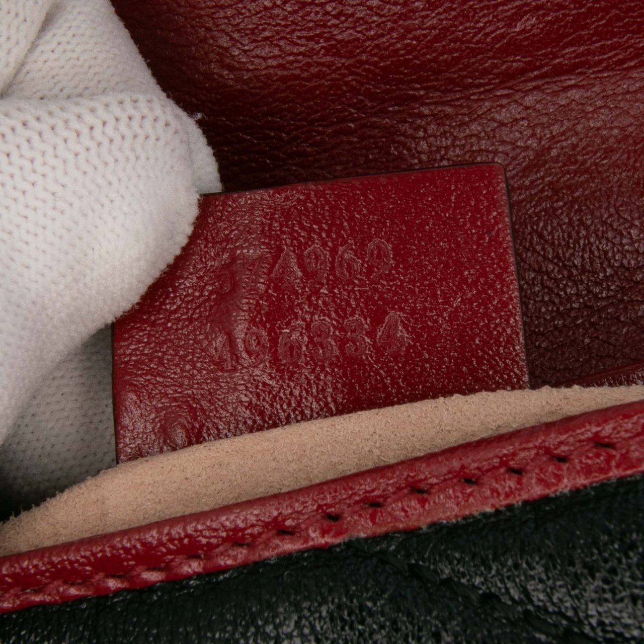 Gucci Super Mini GG Marmont Matelasse Leather Torchon Flap Crossbody Zwart
