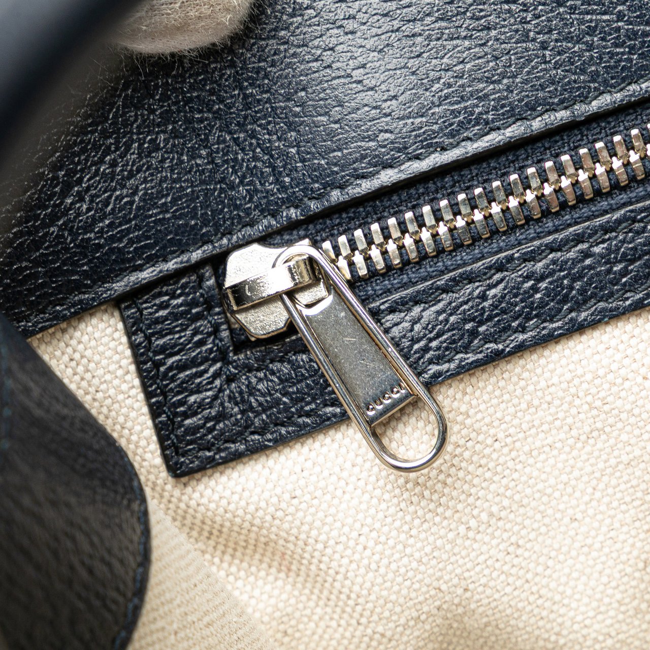 Gucci Small GG Canvas Interlocking G Tote Blauw