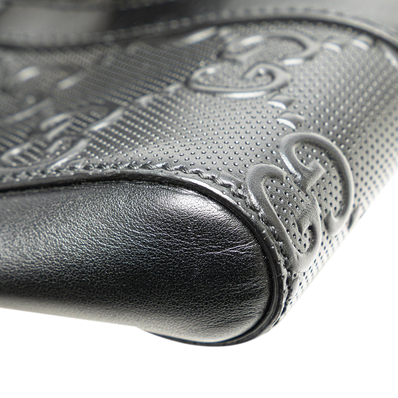 Gucci GG Embossed Perforated Double Belt Bag Zwart