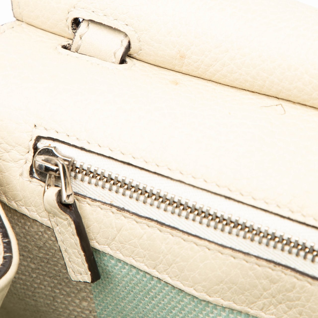 Gucci Medium Leather Bamboo Daily Crossbody Wit