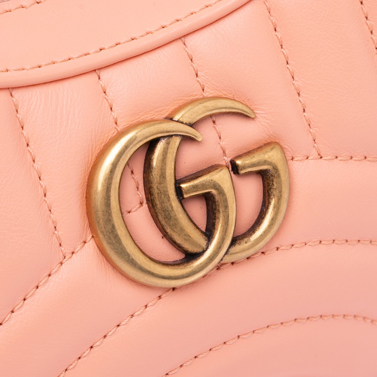 Gucci Mini Matelasse Leather GG Marmont Half Moon Hobo Roze