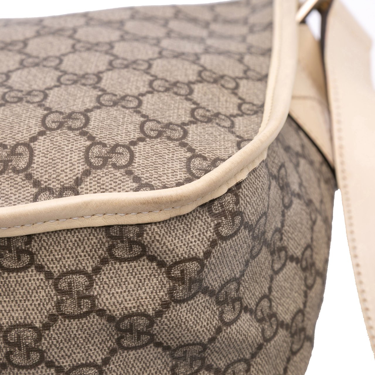 Gucci GG Supreme Crossbody Bruin