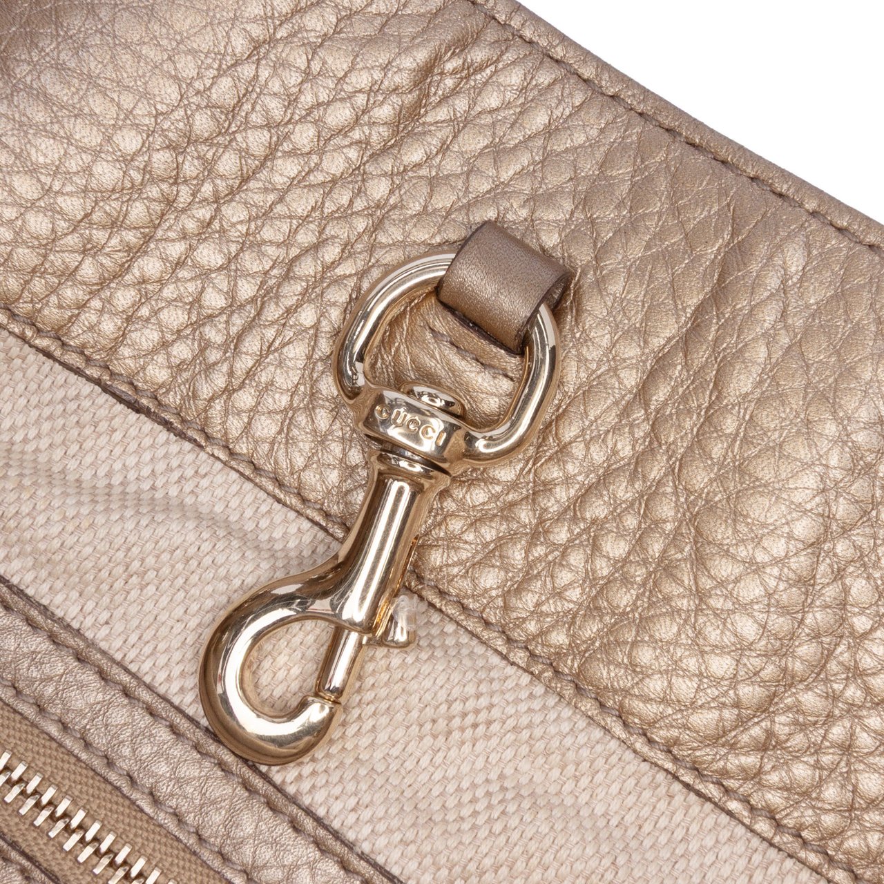 Gucci Medium Leather Soho Chain Tote Goud