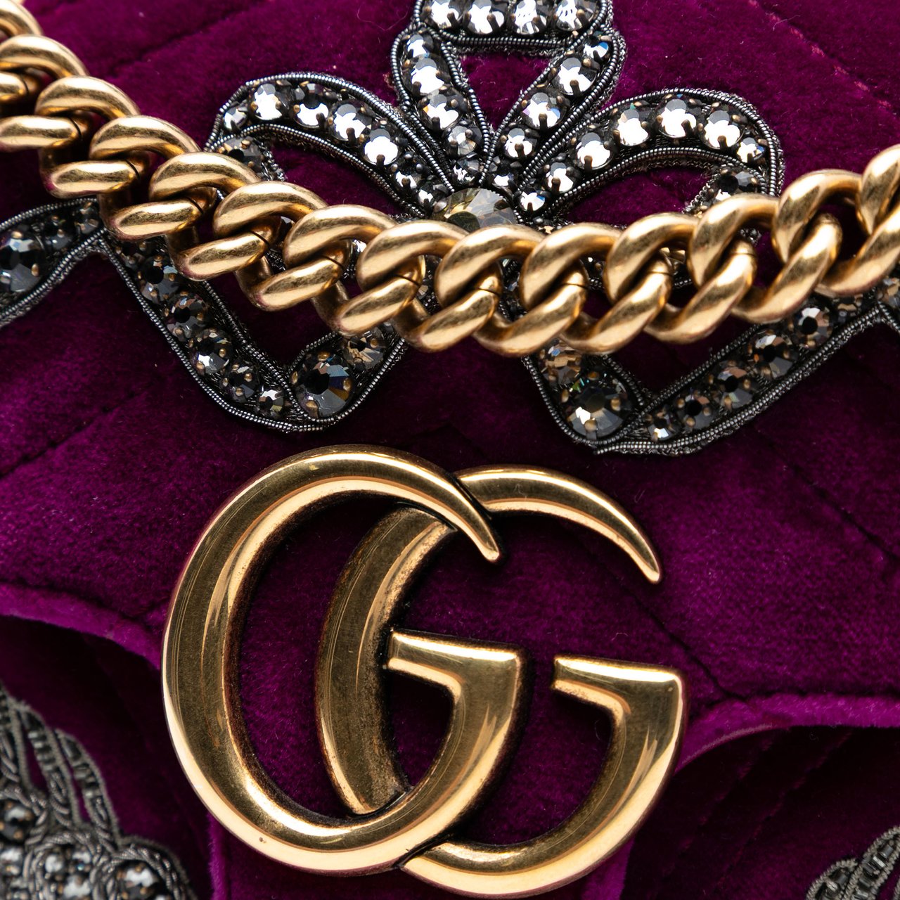Gucci Small GG Marmont Matelasse Velvet Crystal Embellished Shoulder Bag Paars