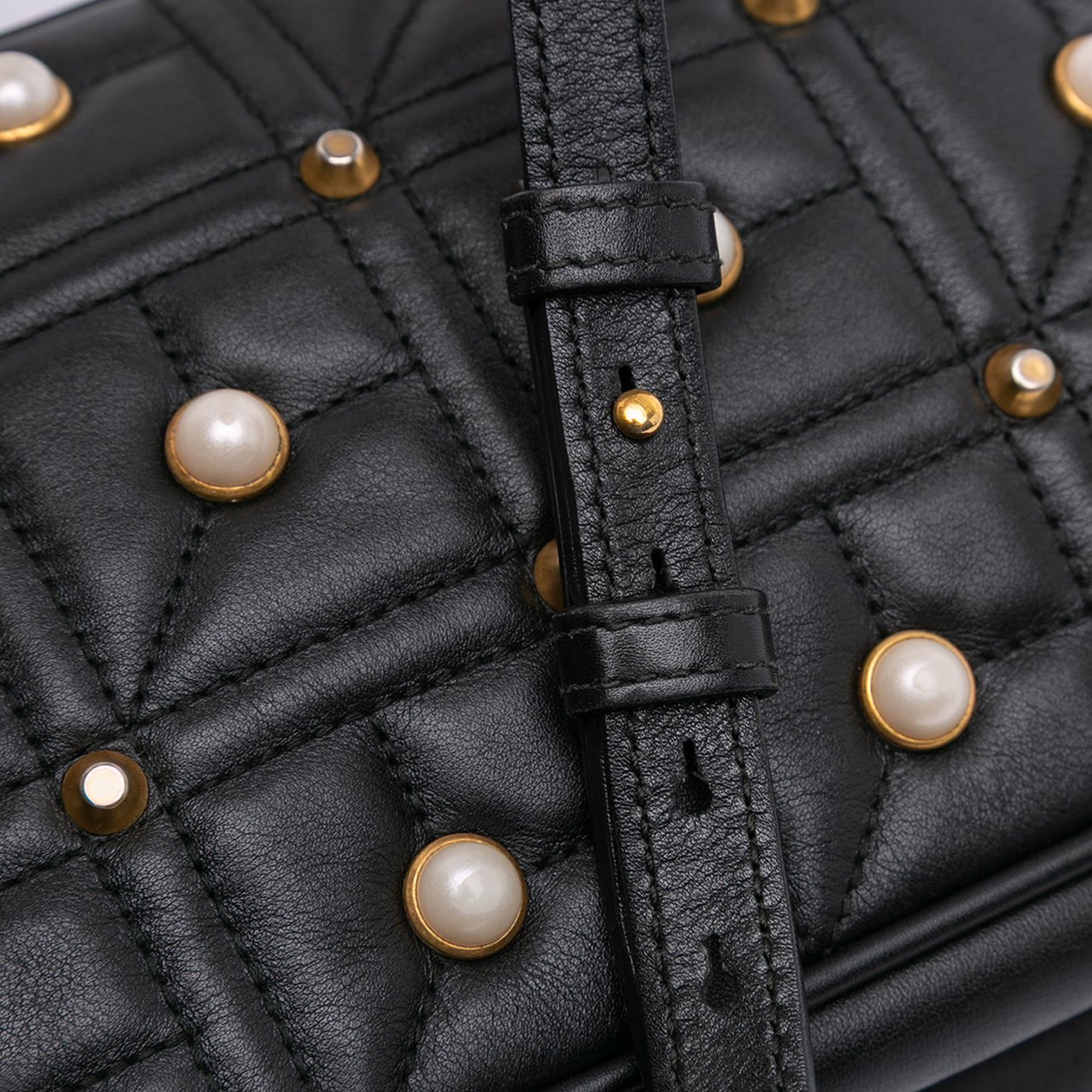 Gucci Small GG Marmont Matelasse Leather Pearl Studded Crossbody Zwart