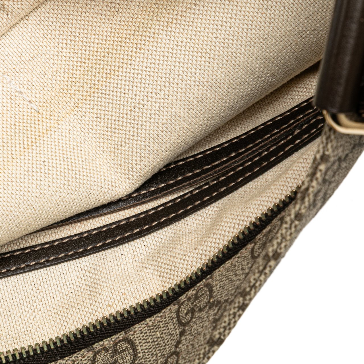 Gucci GG Supreme Crossbody Bruin