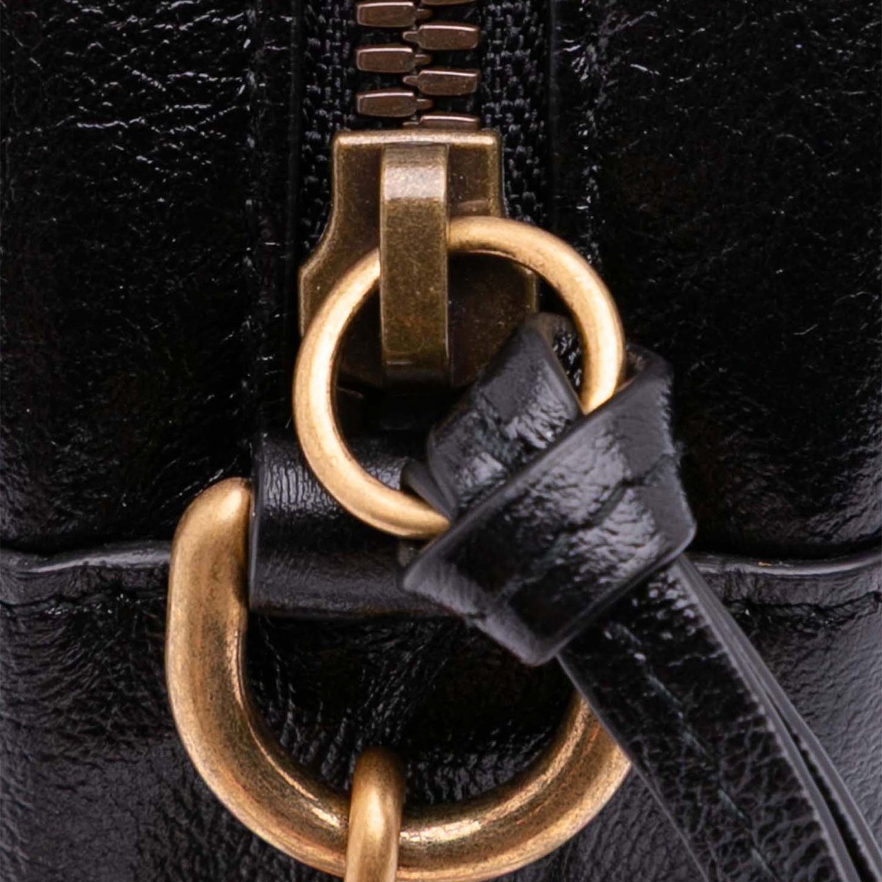 Gucci Mini GG Marmont Matelasse Leather Torchon Round Crossbody Zwart