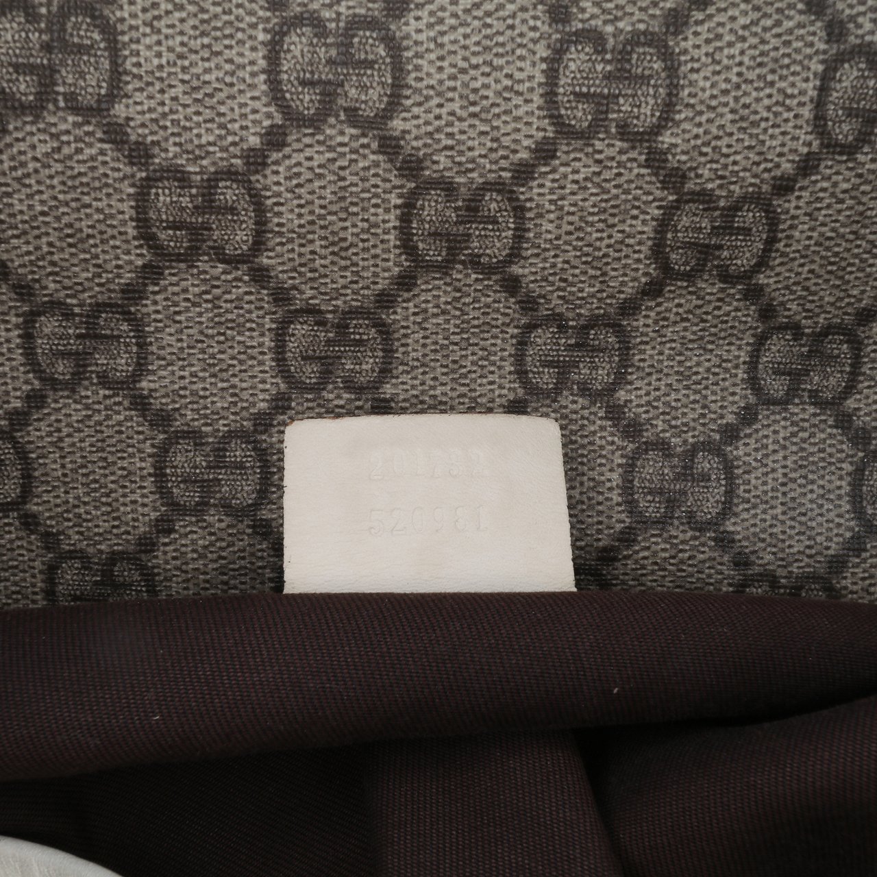 Gucci GG Supreme Crossbody Bruin