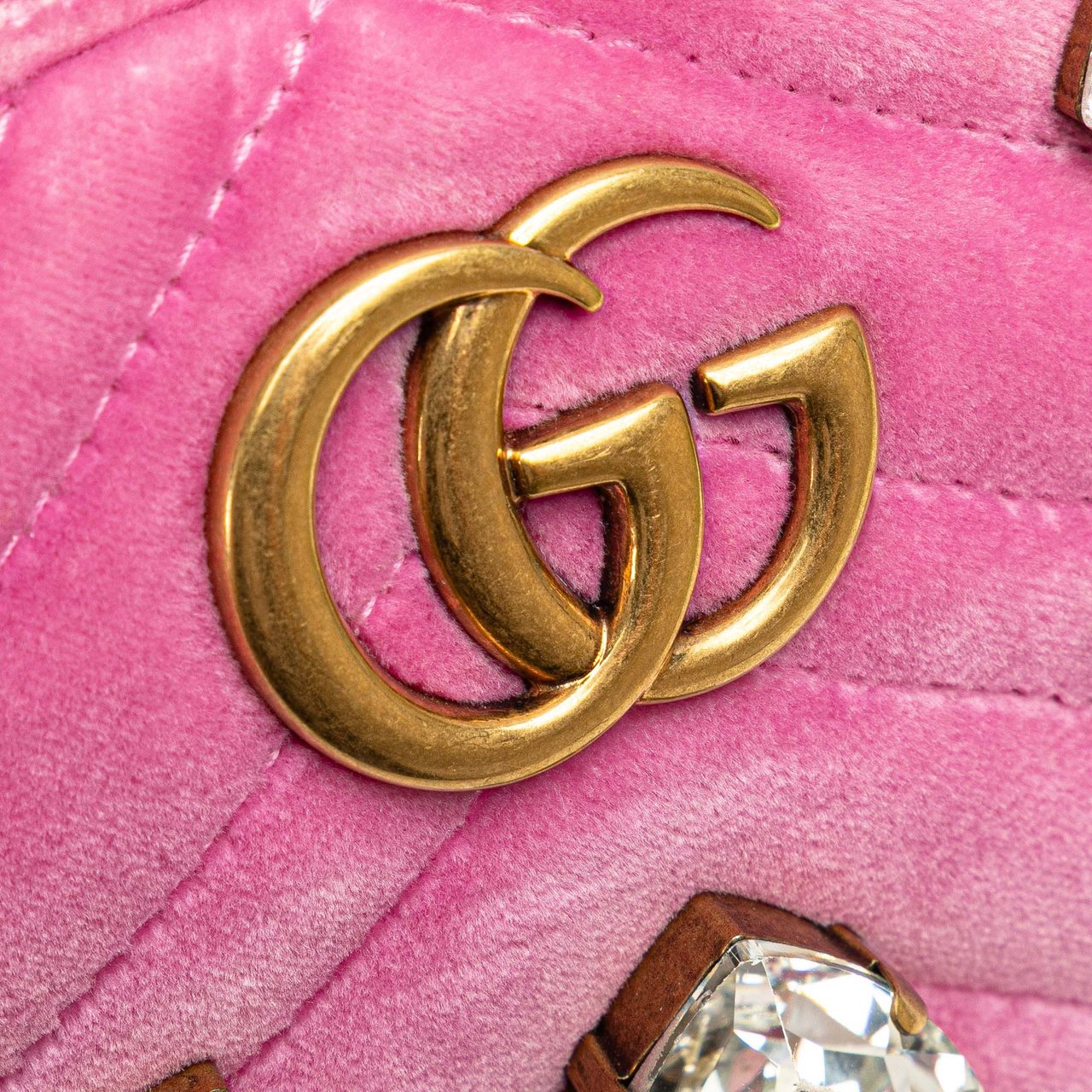 Gucci Mini GG Marmont Crystal Embellished Matelasse Velvet Crossbody Roze