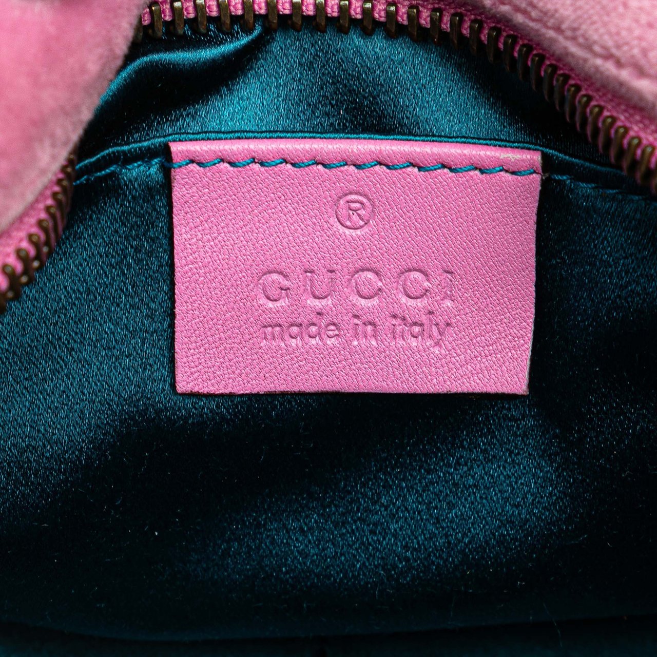 Gucci Mini GG Marmont Crystal Embellished Matelasse Velvet Crossbody Roze
