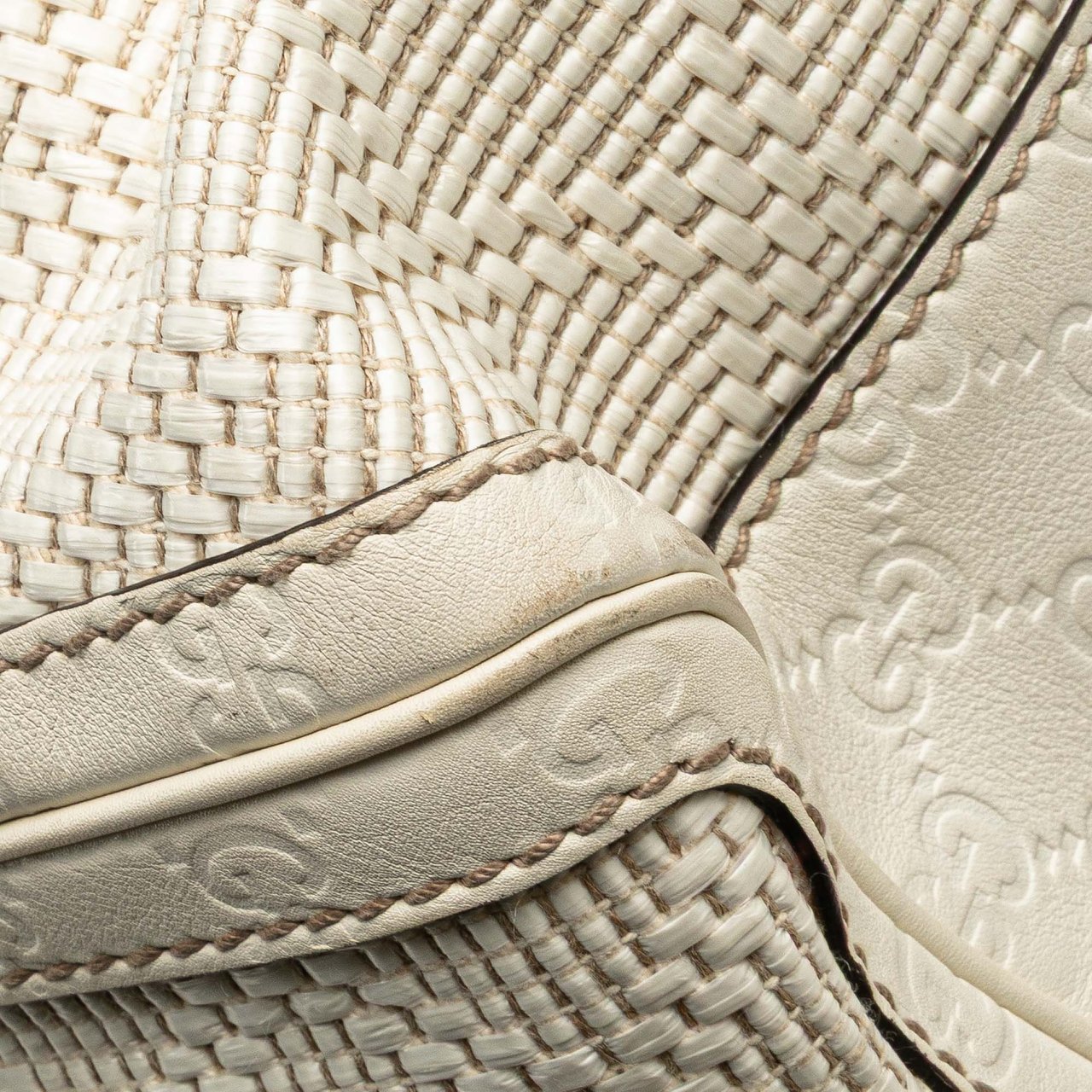 Gucci Medium Diamante Raffia Sukey Tote Wit