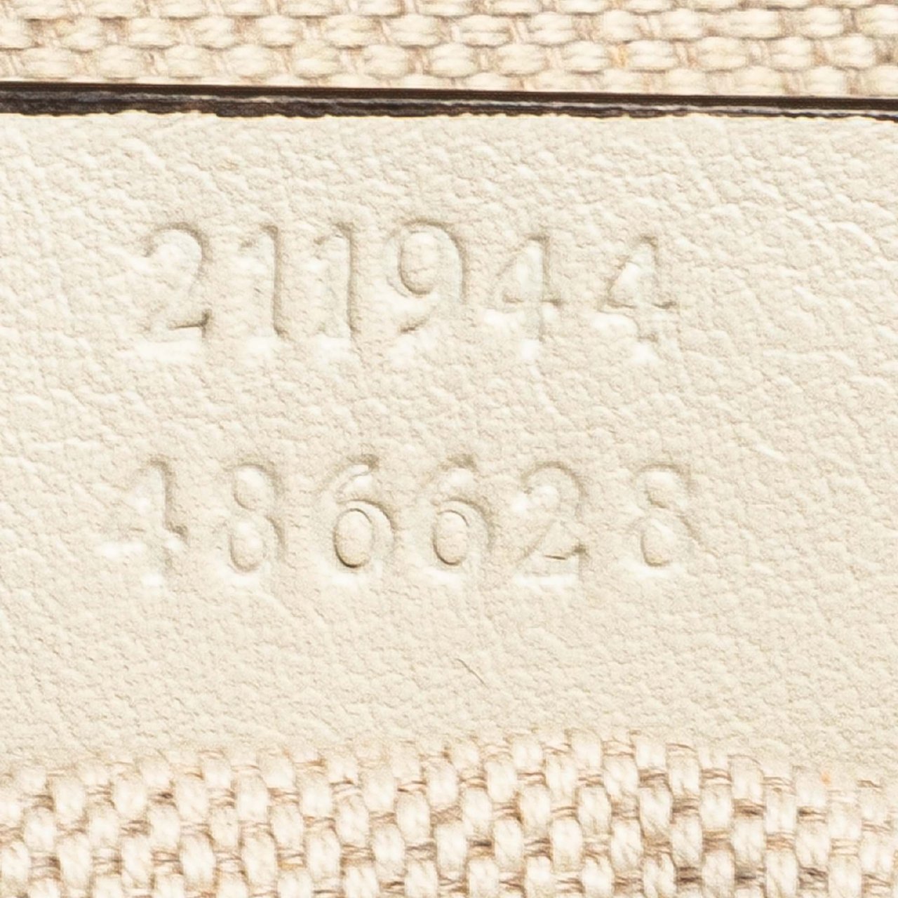 Gucci Medium Diamante Raffia Sukey Tote Wit