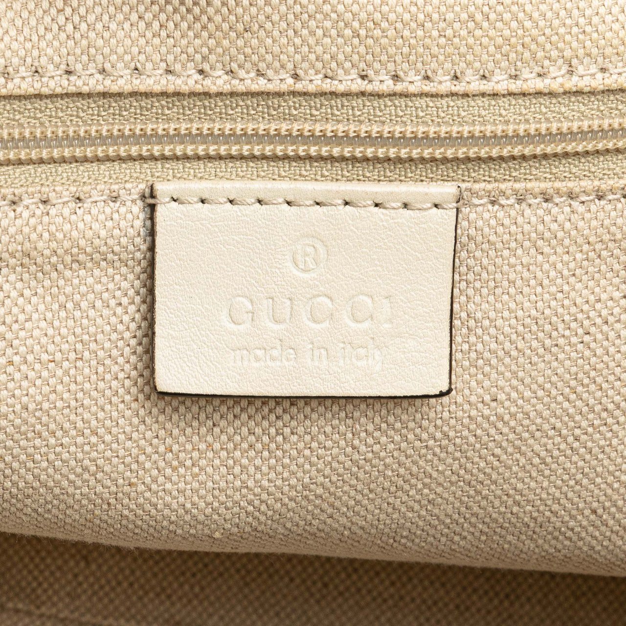 Gucci Medium Diamante Raffia Sukey Tote Wit