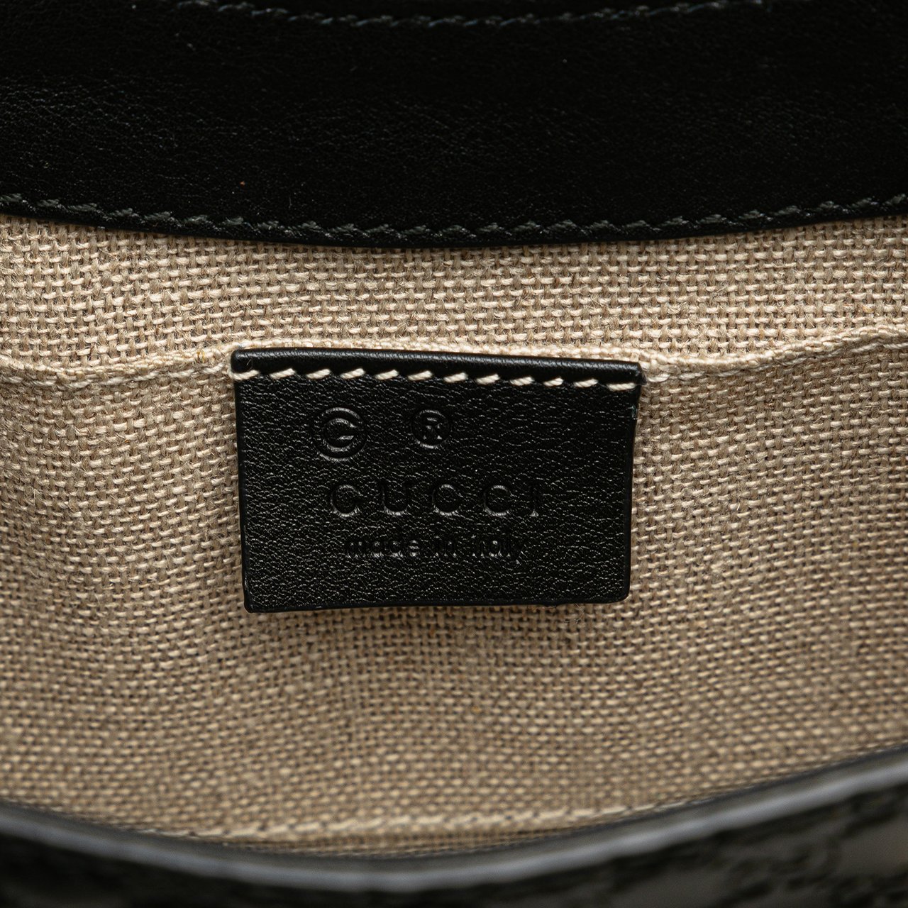 Gucci Mini Microguccissima Emily Crossbody Zwart