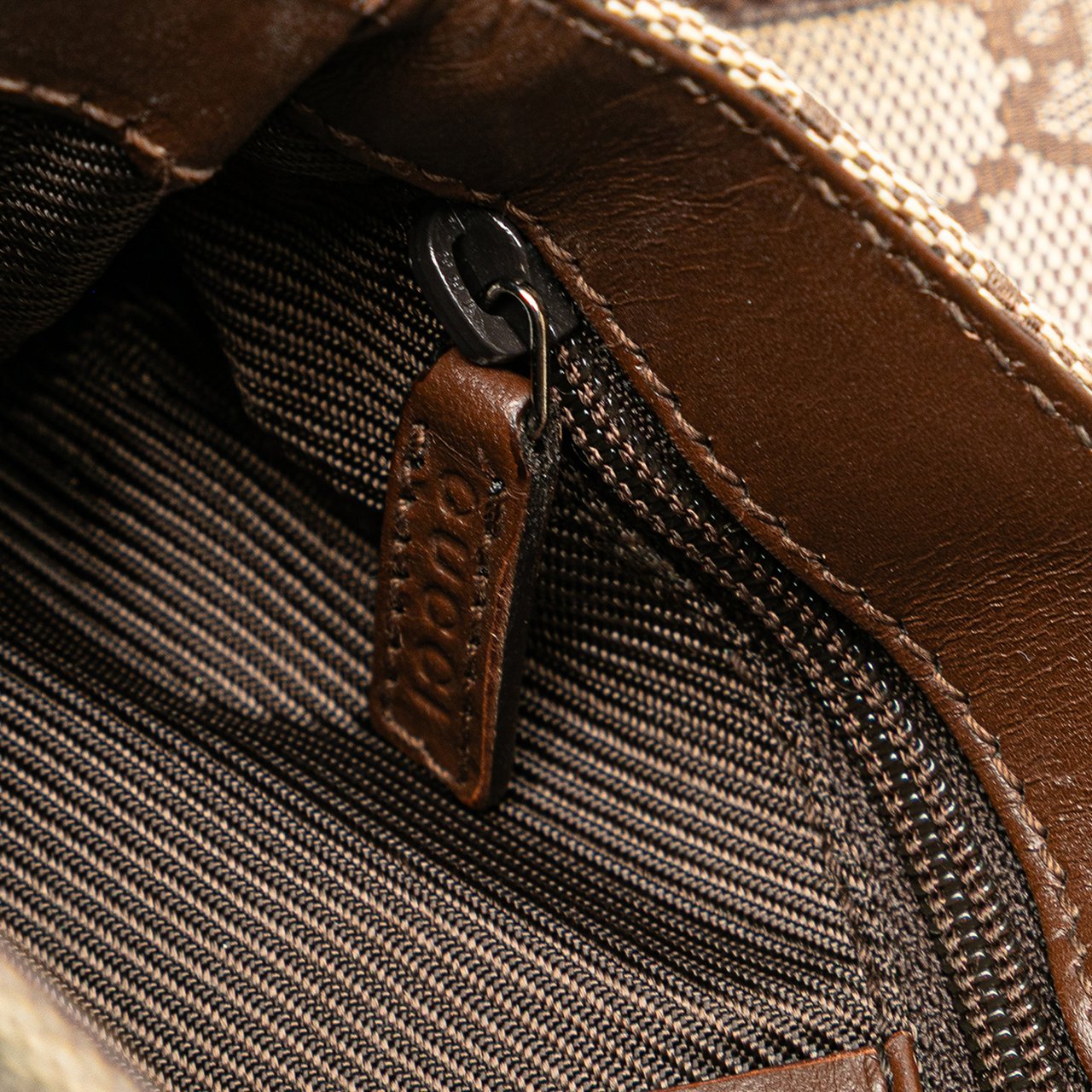 Gucci GG Canvas Jackie Belt Bag Bruin