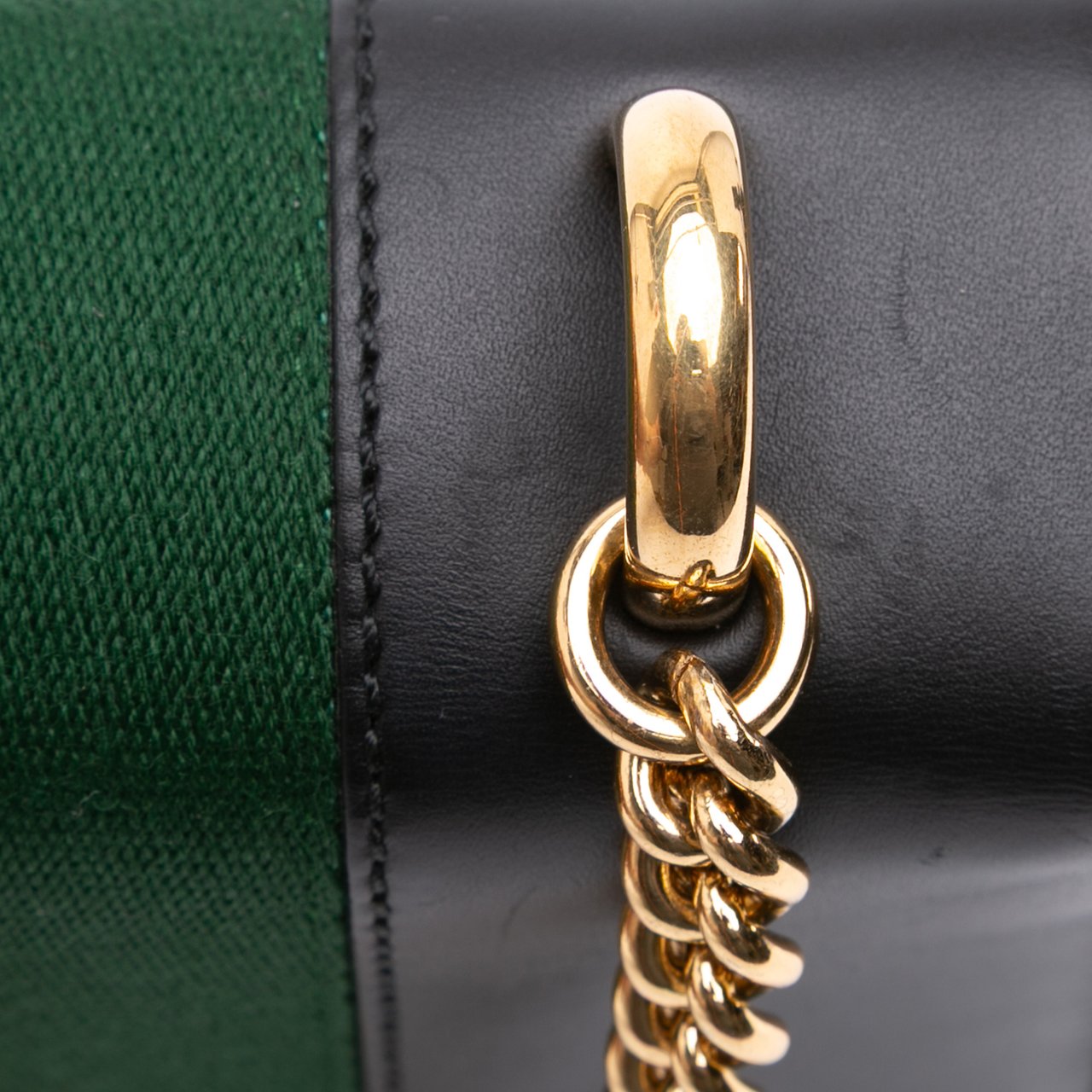 Gucci Mini Leather Web Sylvie Chain Crossbody Zwart