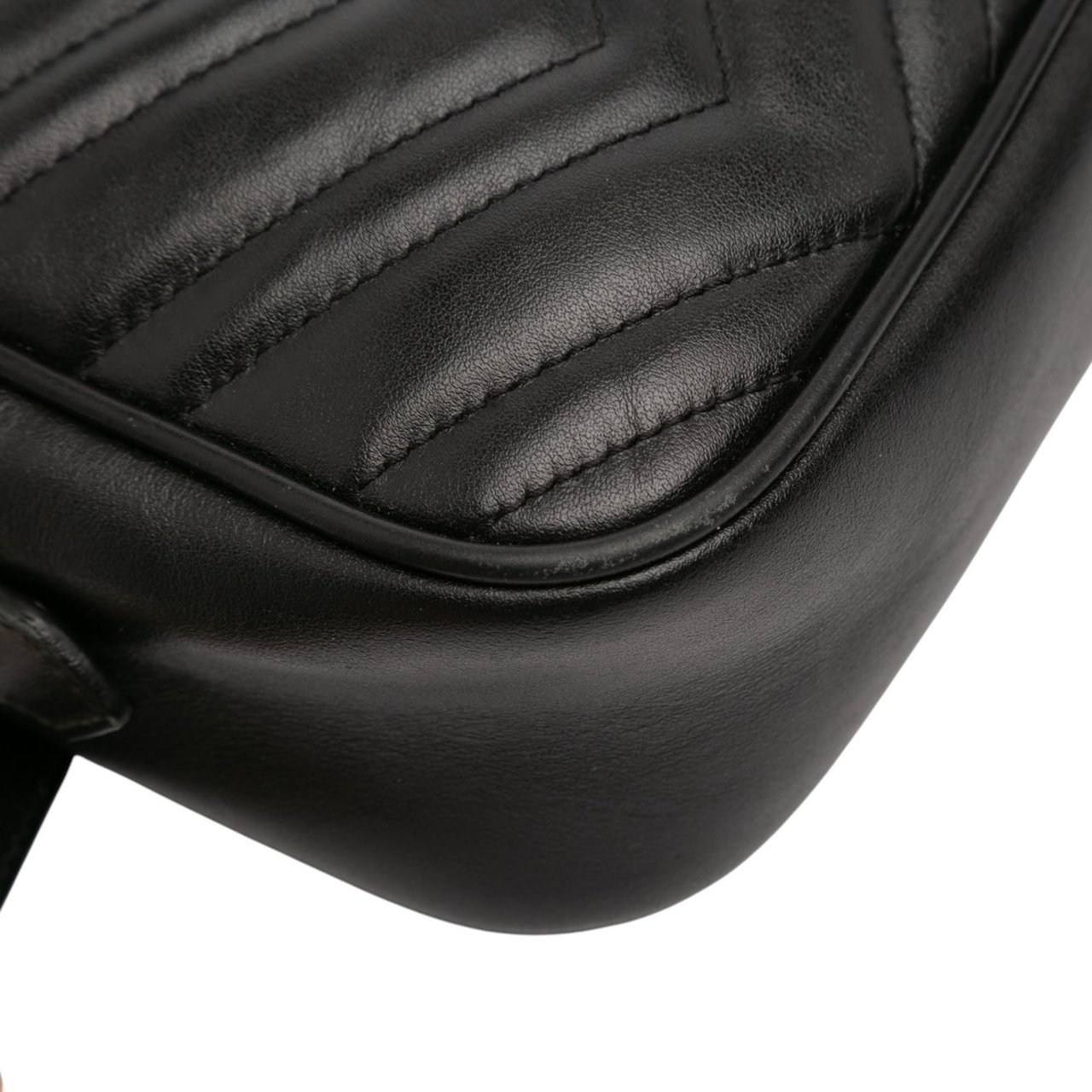 Gucci Small GG Marmont Matelasse Leather Crossbody Zwart