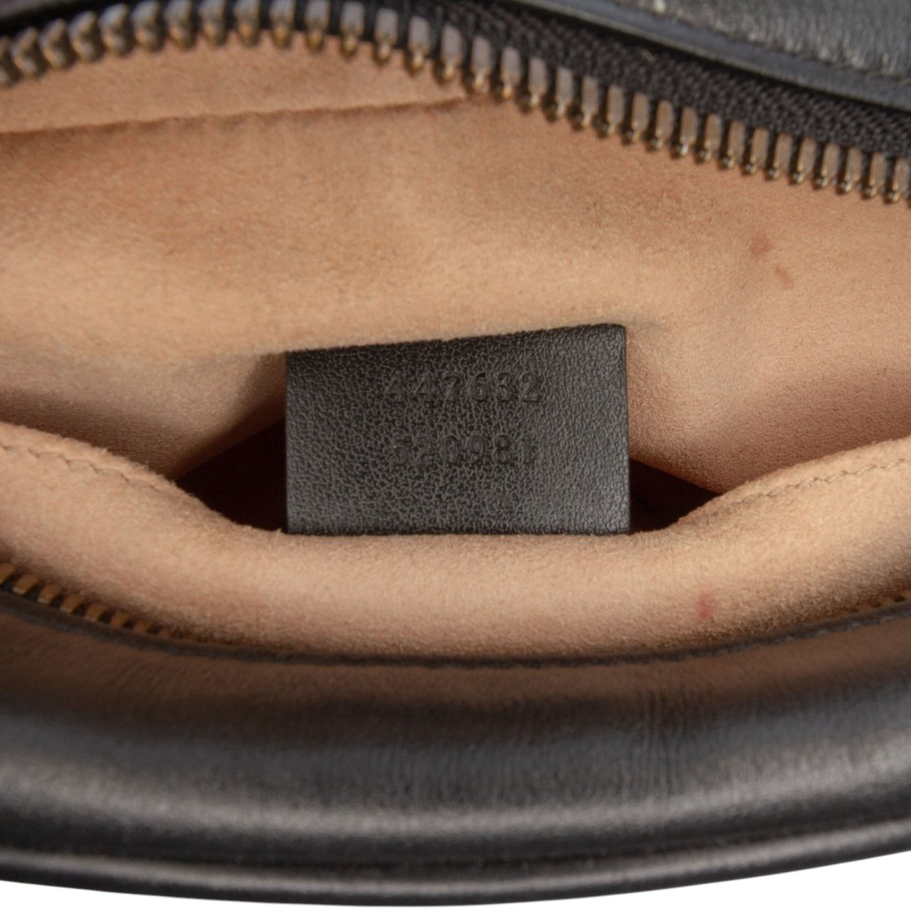 Gucci Small GG Marmont Matelasse Leather Crossbody Zwart