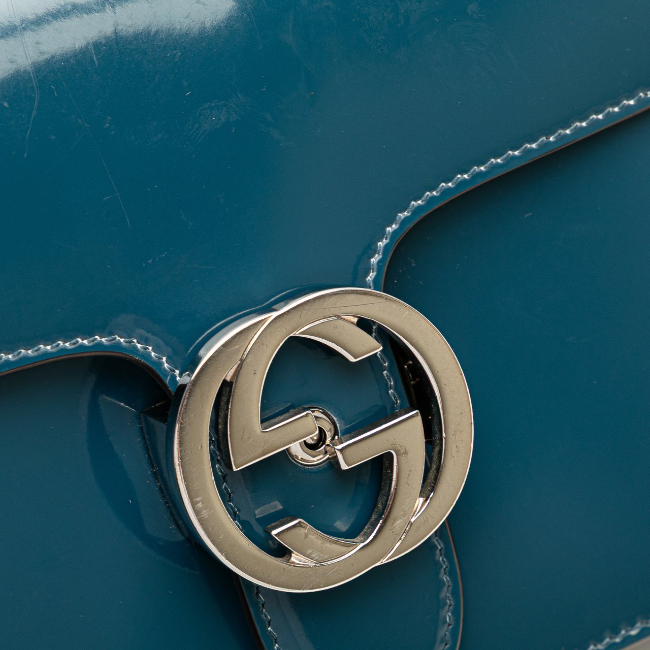 Gucci Small Polished Calfskin Interlocking G Dollar Crossbody Blauw