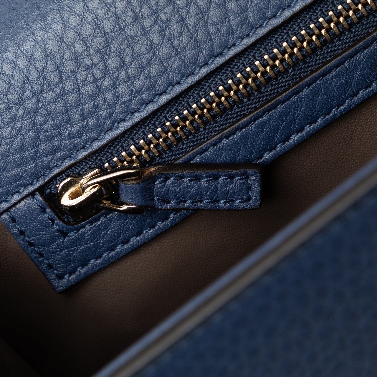 Gucci Medium Miss Bamboo Leather Crossbody Blauw
