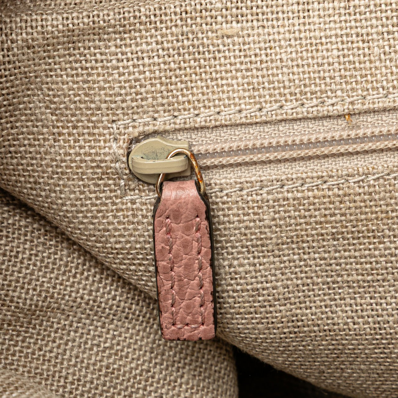 Gucci Medium Leather GG Charm Dome Satchel Roze